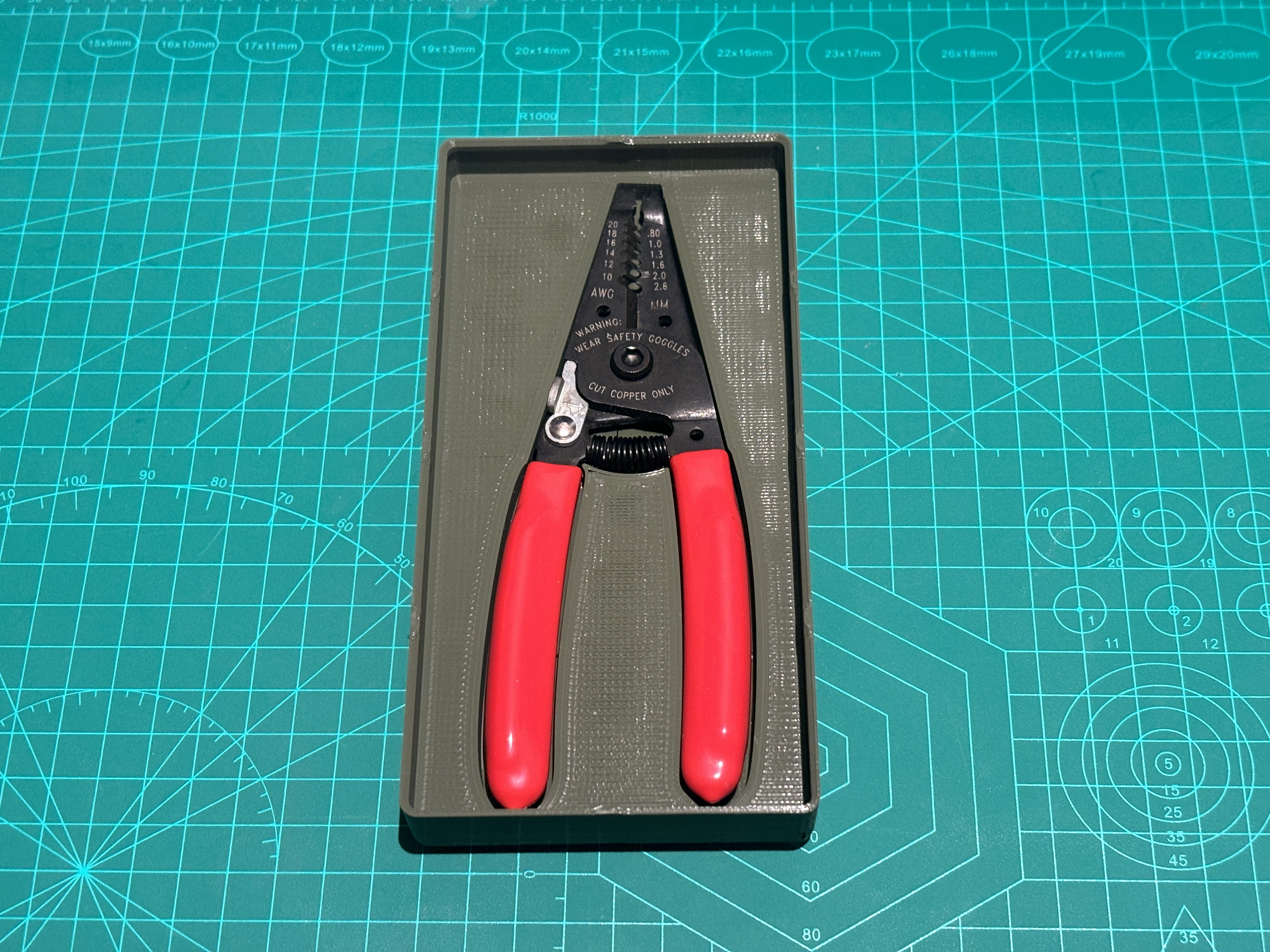 Miniatura 3 do modelo 3D Gridfinity Wire Cutter Holder 4x2 (3U height) stackable