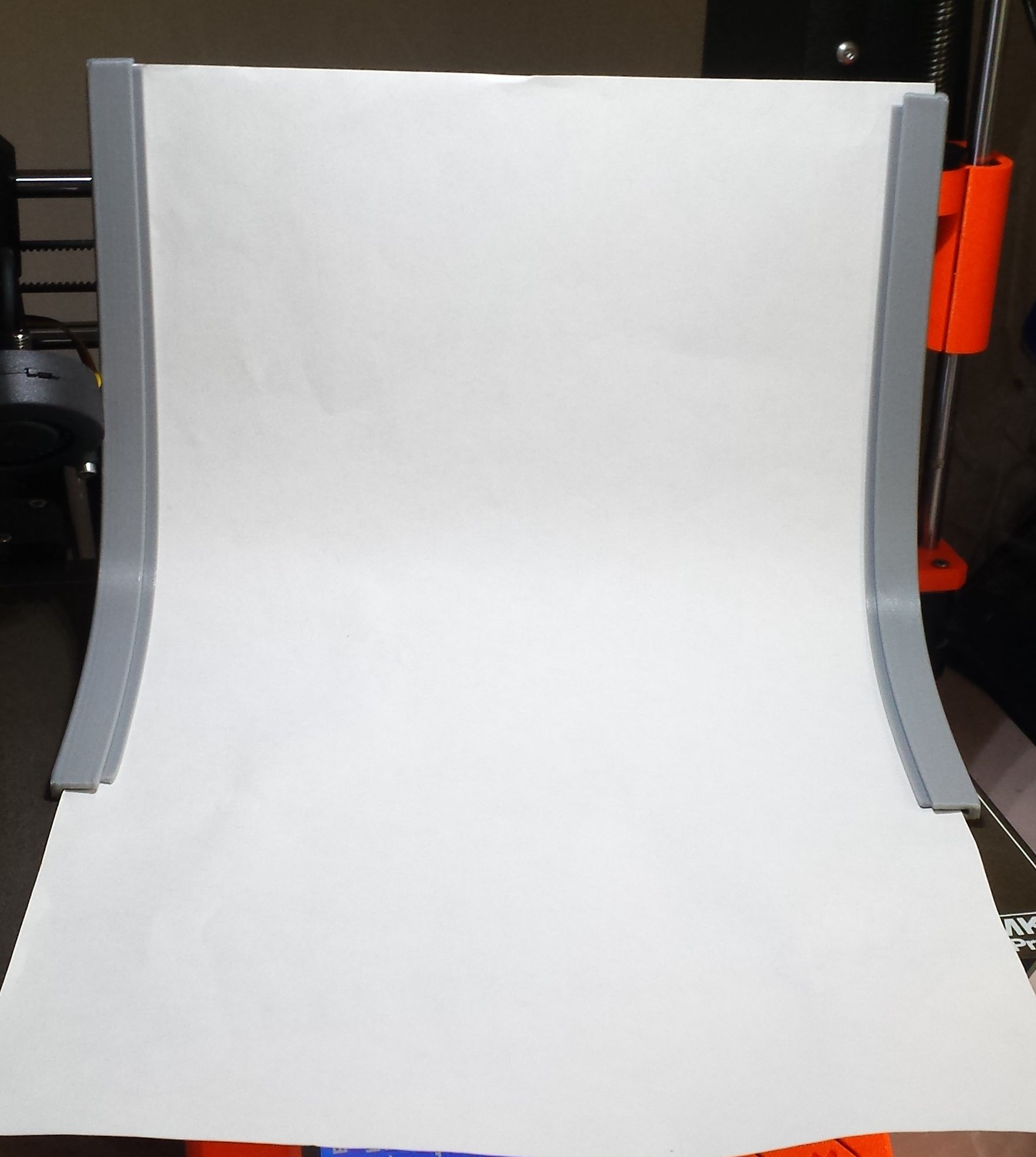 Locking shims for Lightweight Poster Paper Backdrop