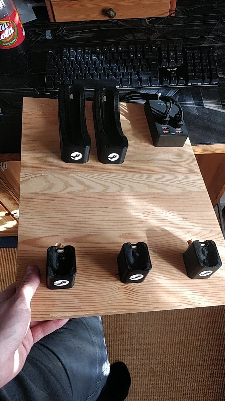 VALVE Index Knuckles and HTC VIVE Tracker 3.0 Charging Stands by ...