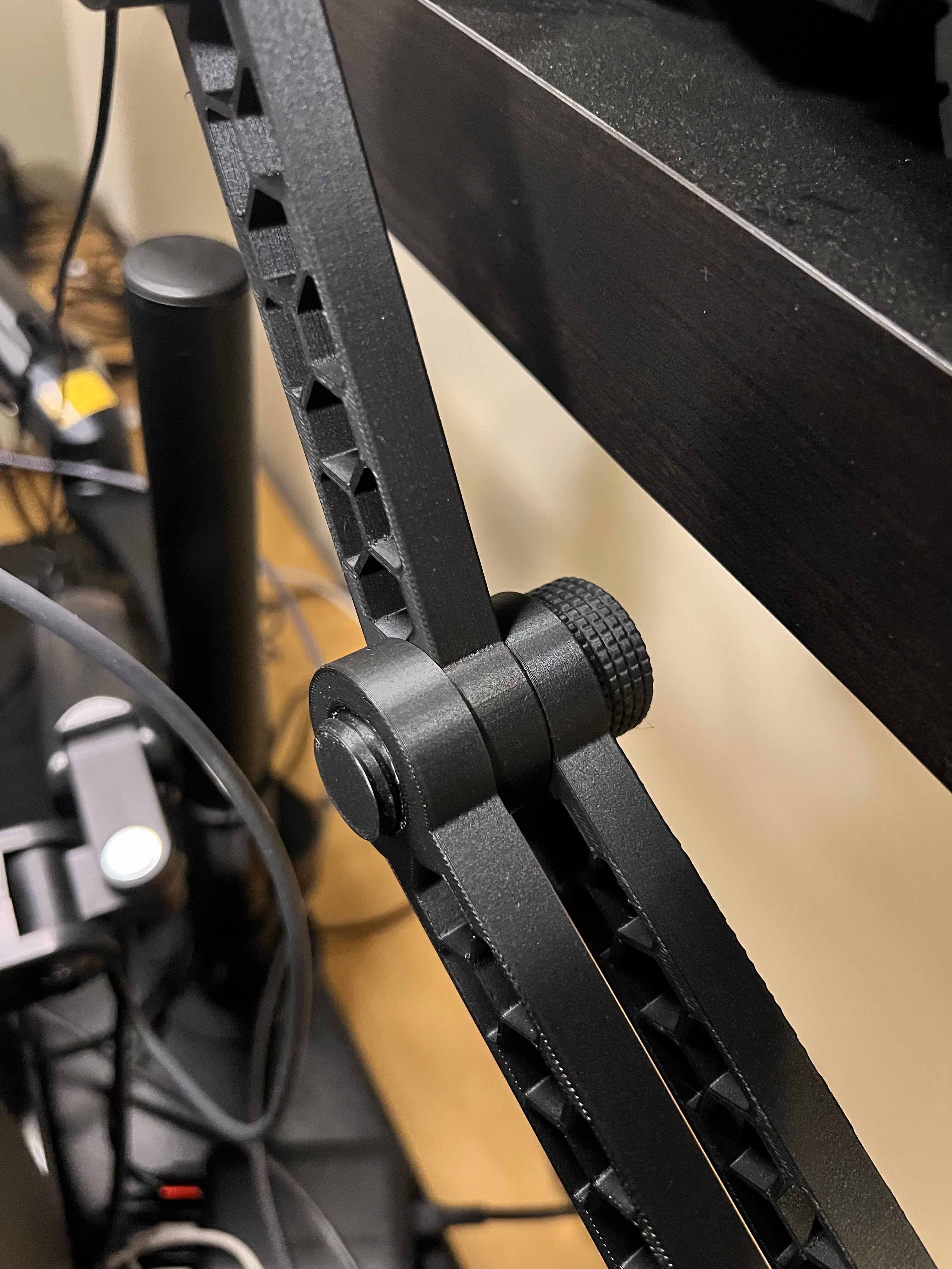 Less chunky screw for Flexible & sturdy phone arm