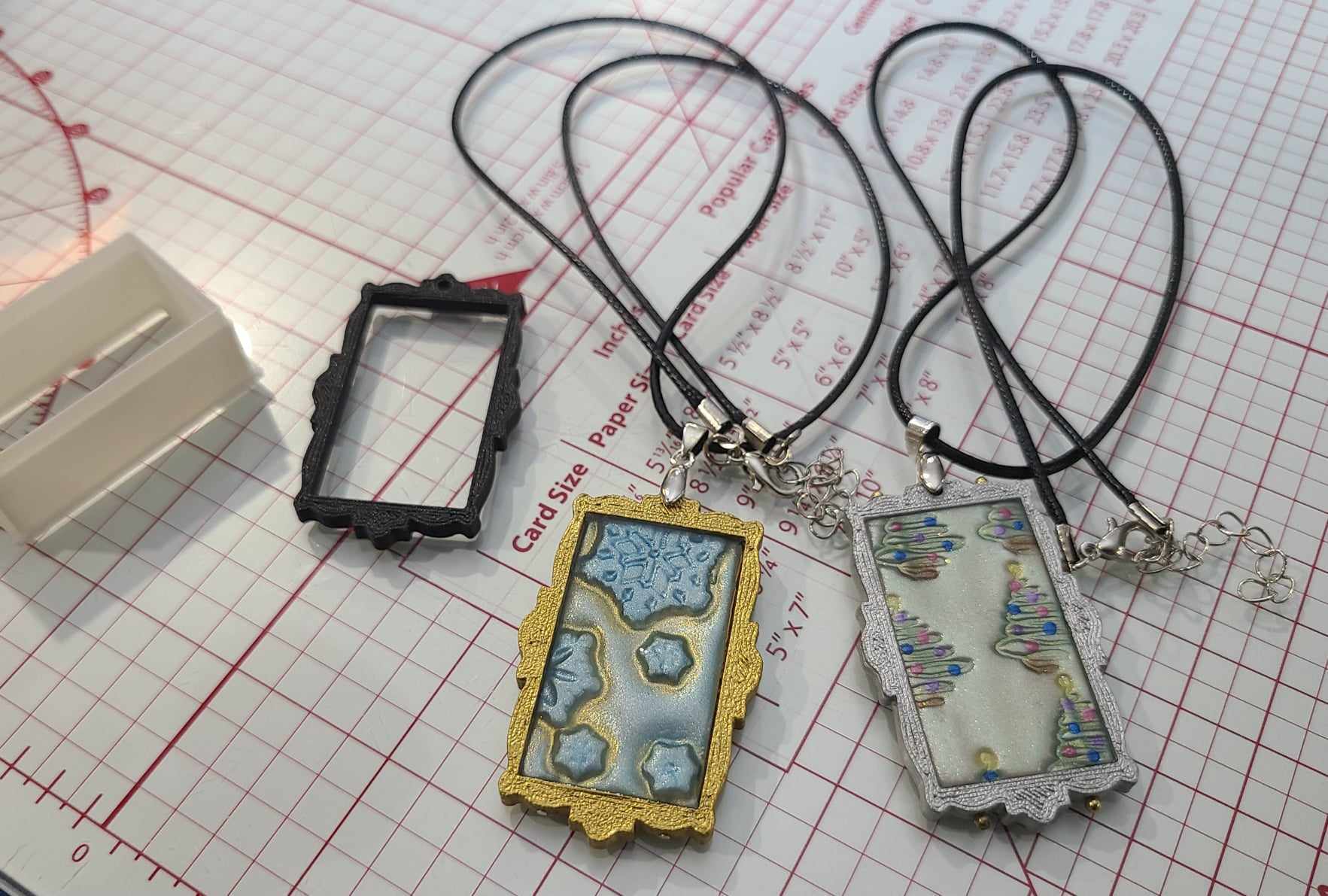 Picture frame pendant with polymer clay cutter