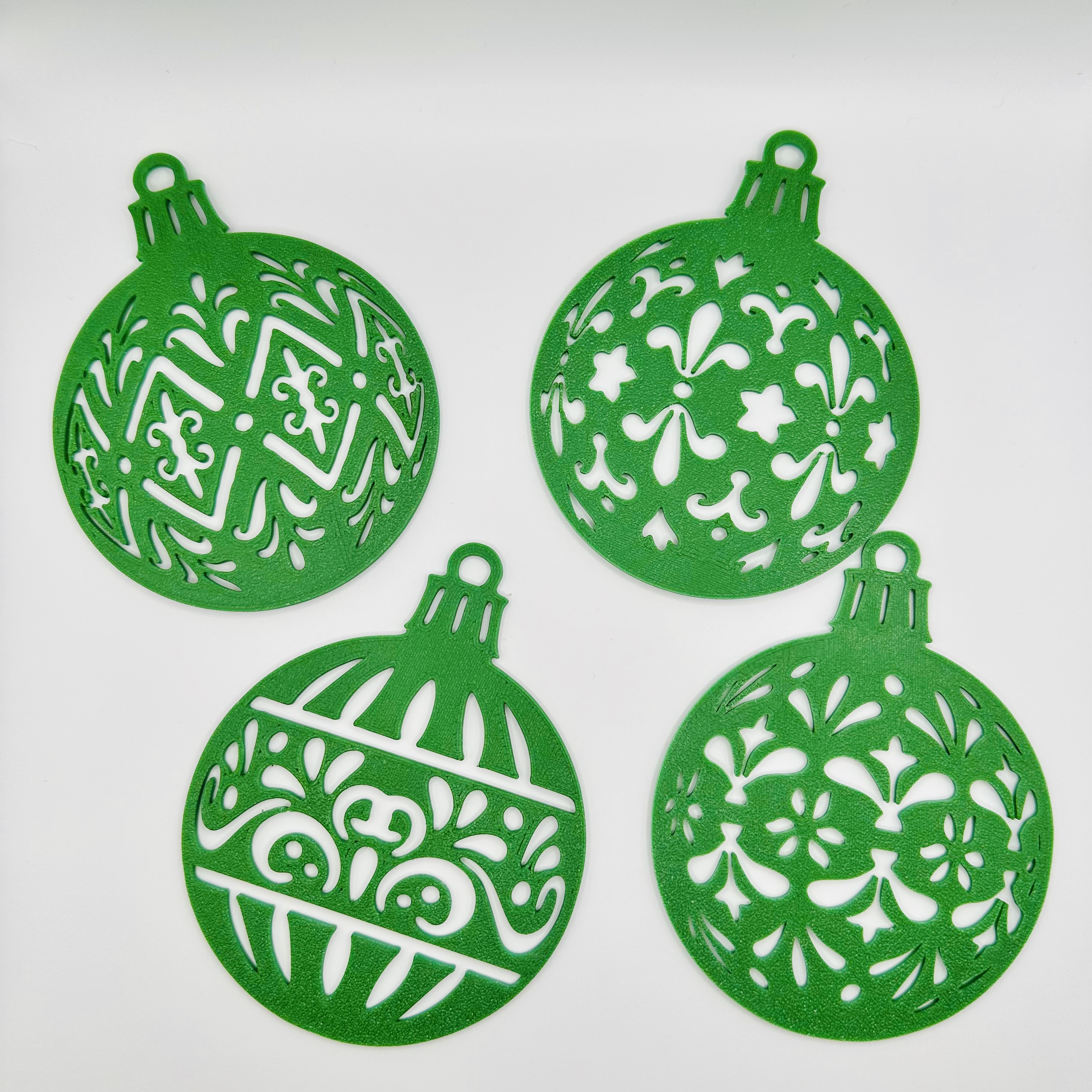 Christmas tree balls ornament decoration 3 by Indibles Download free