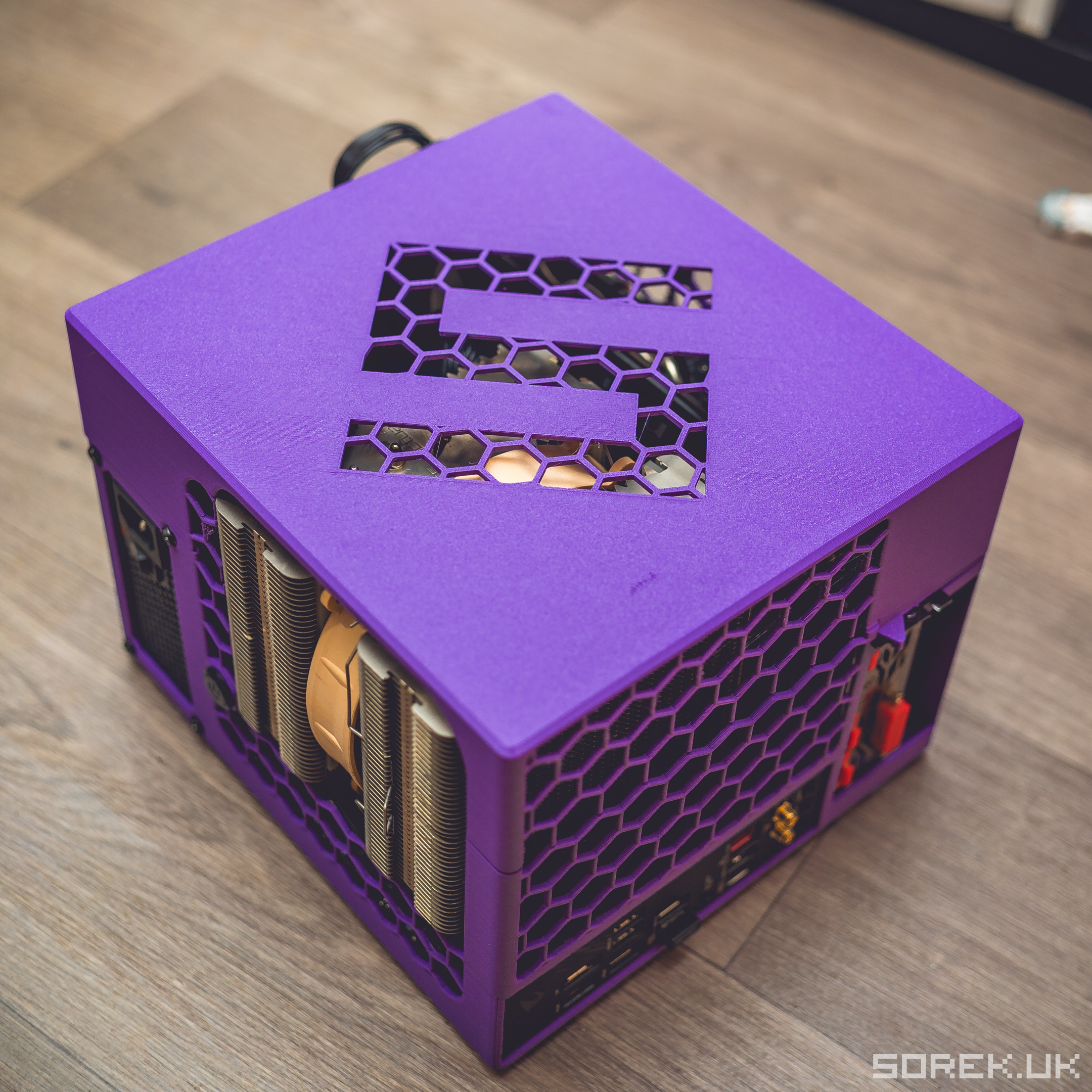 Smallest ITX (MiniATX) PC case - full length graphic card + Noctua NH-D14 (D15), no screws or inserts SFX-L