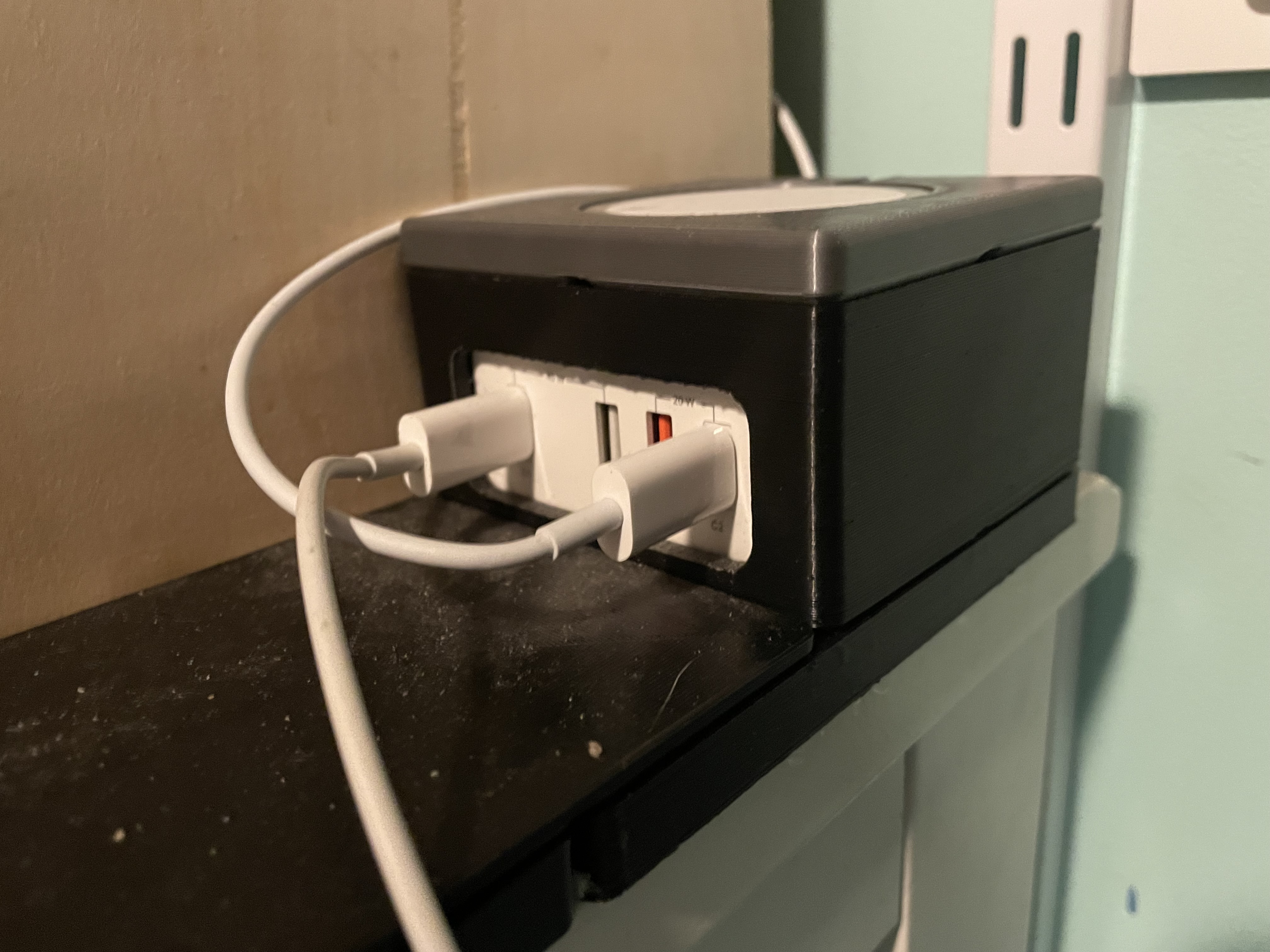 Gridfinity Charger Holder 2x2x6