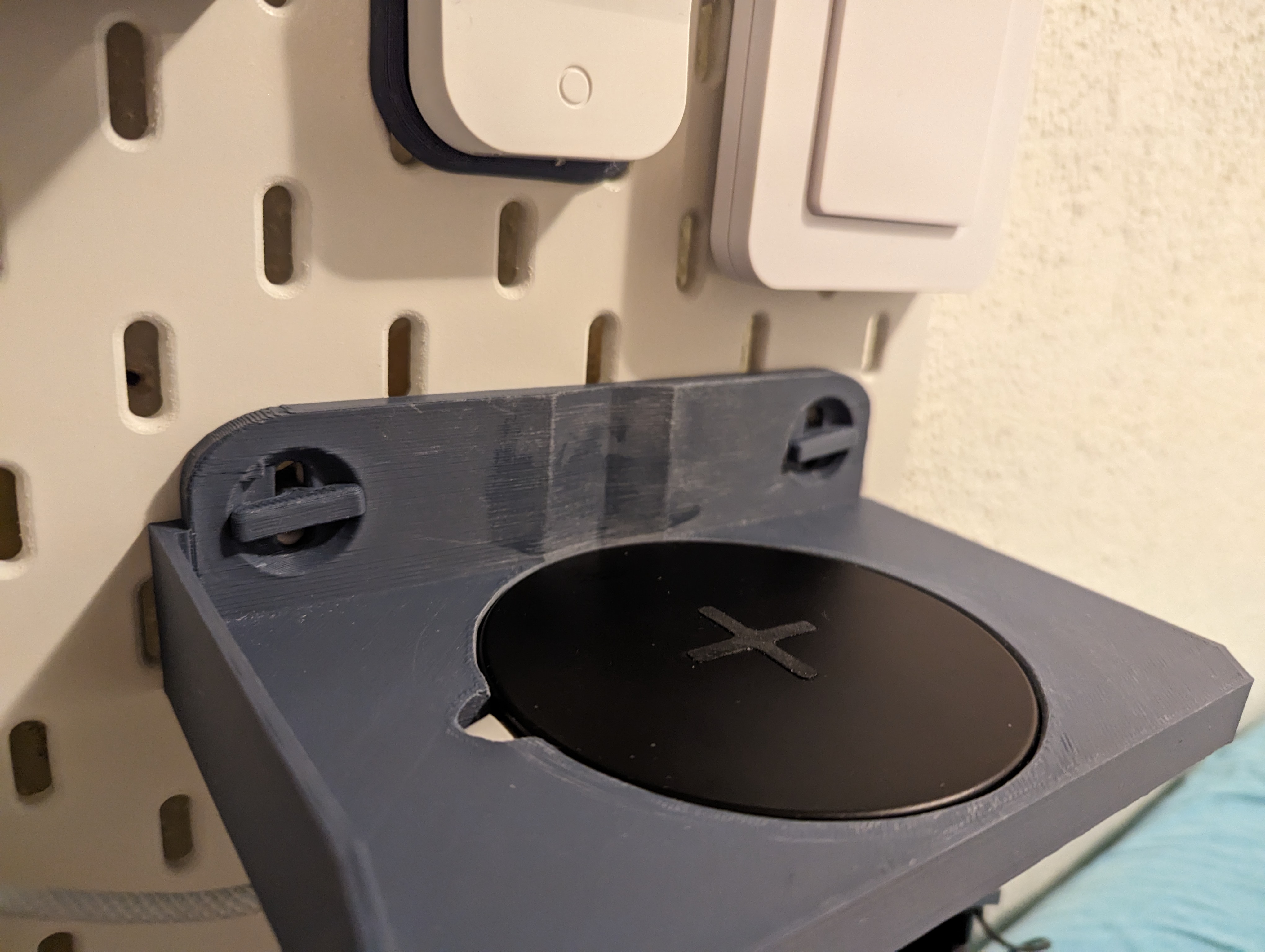 Skadis mount for IKEA wireless charger 3D model thumbnail