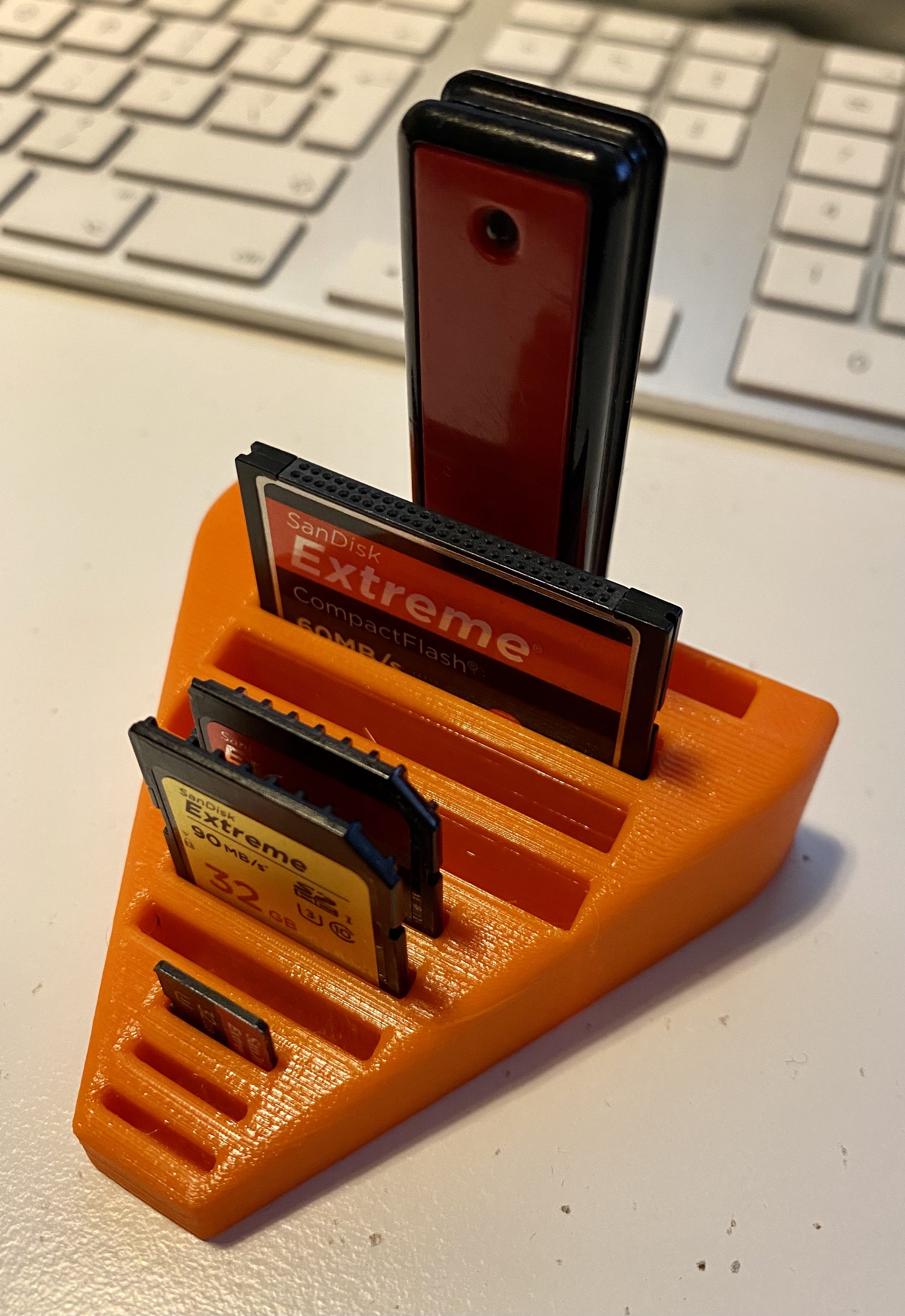 Memory card holder, by Martin Download free STL
