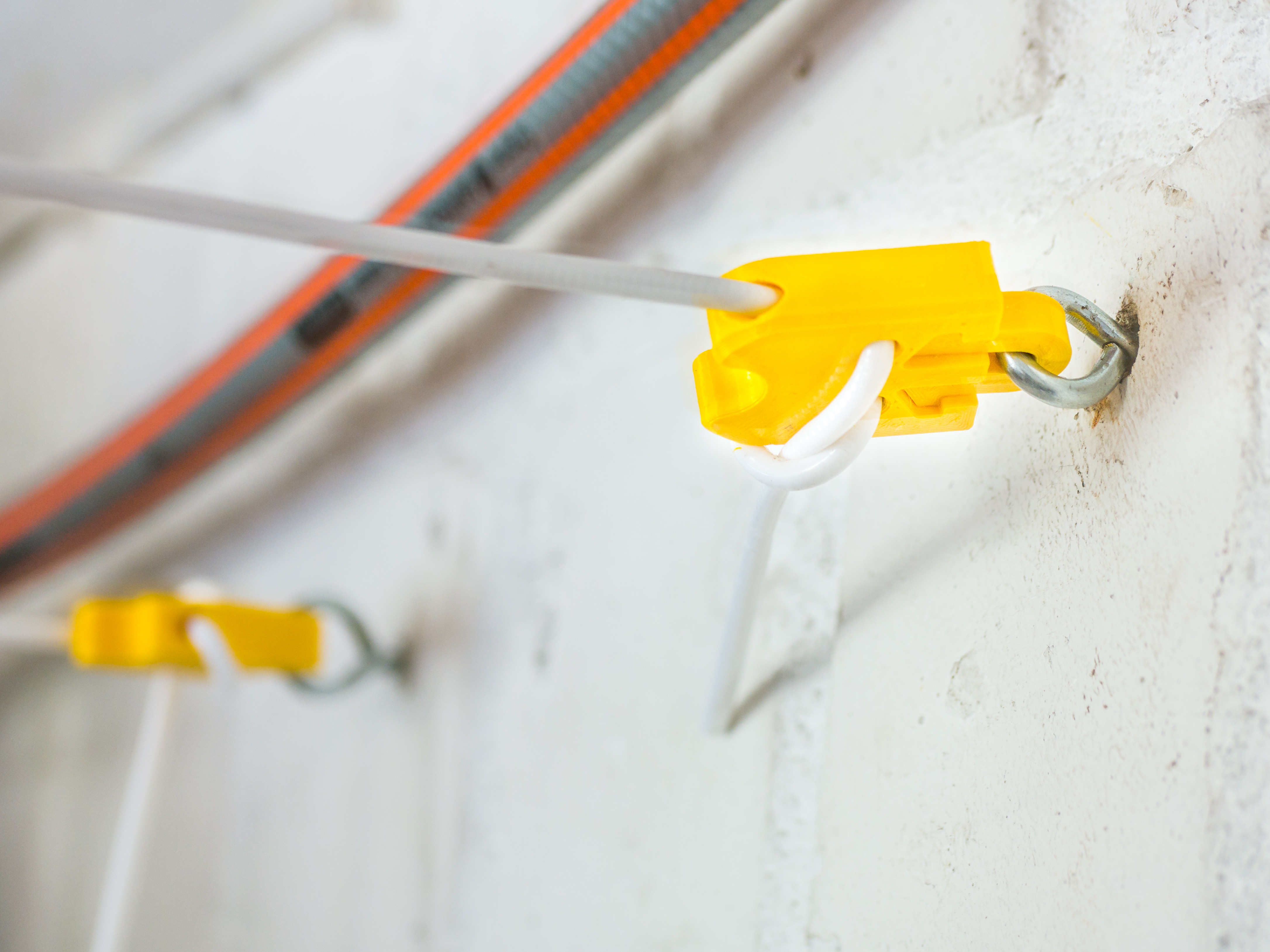 Clothesline / Rope Hanger 4 Hooks & Eyelets laundry