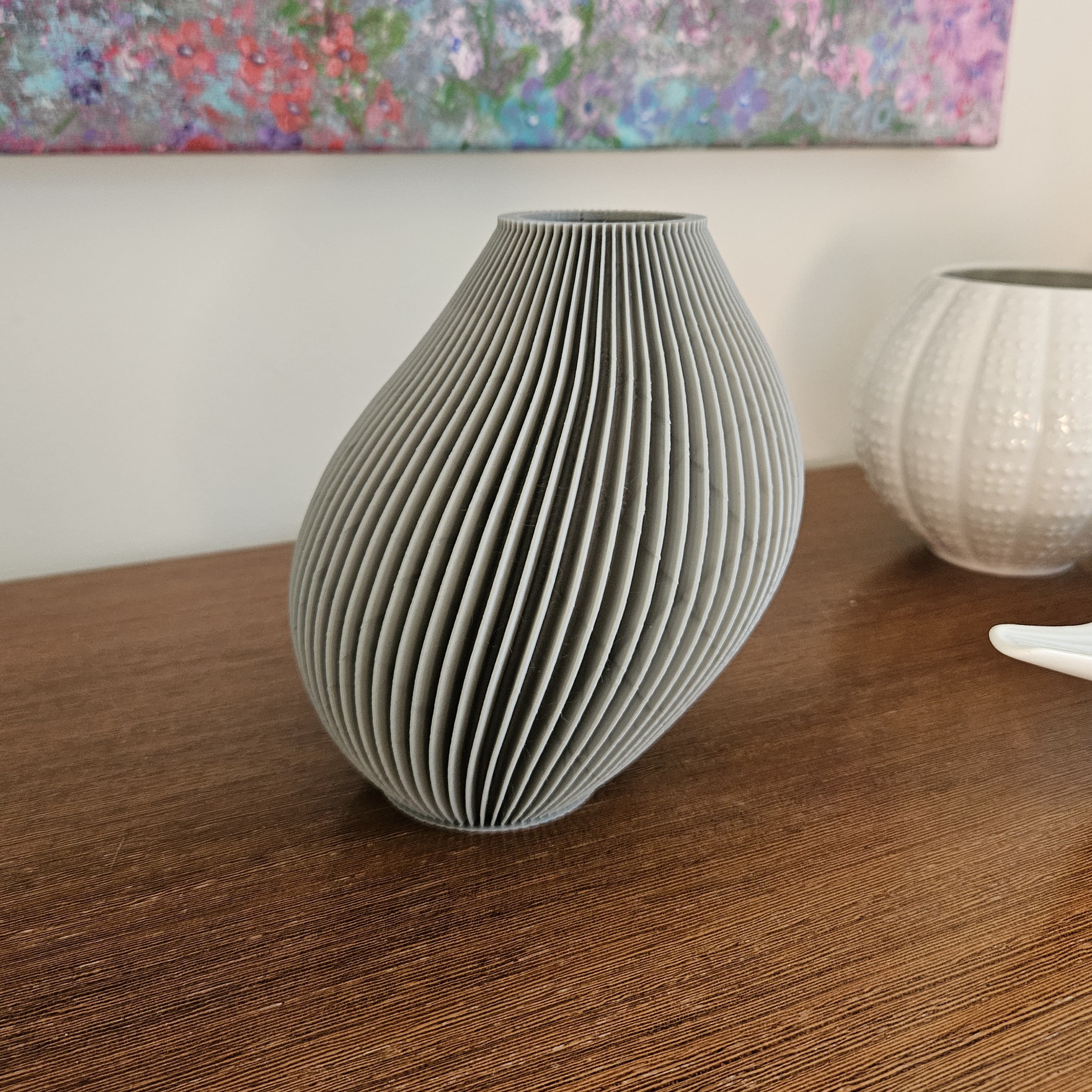 Elegant Spiral Vase – Beautiful Vase Art