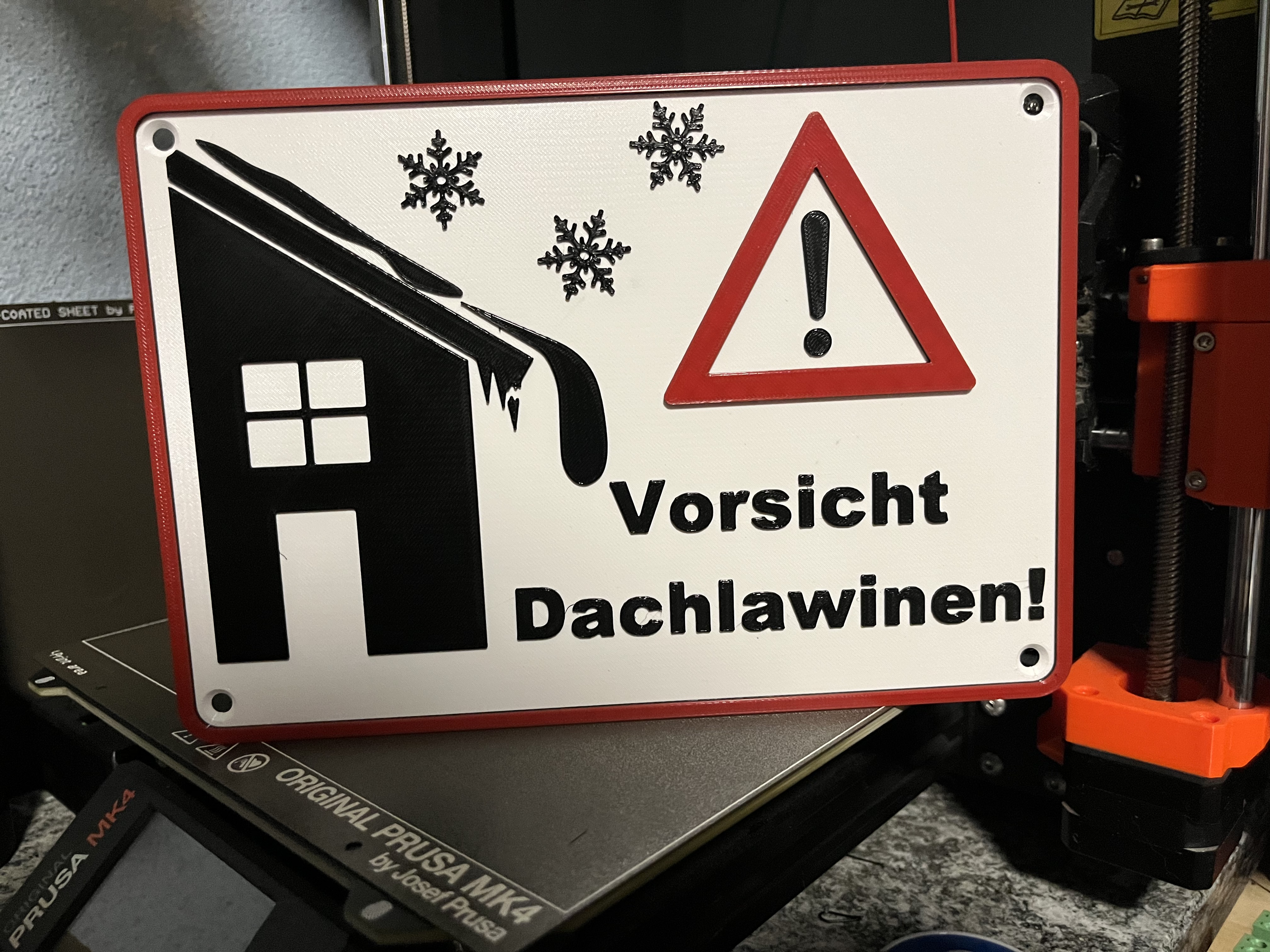 Schild Vorsicht Dachlawinen