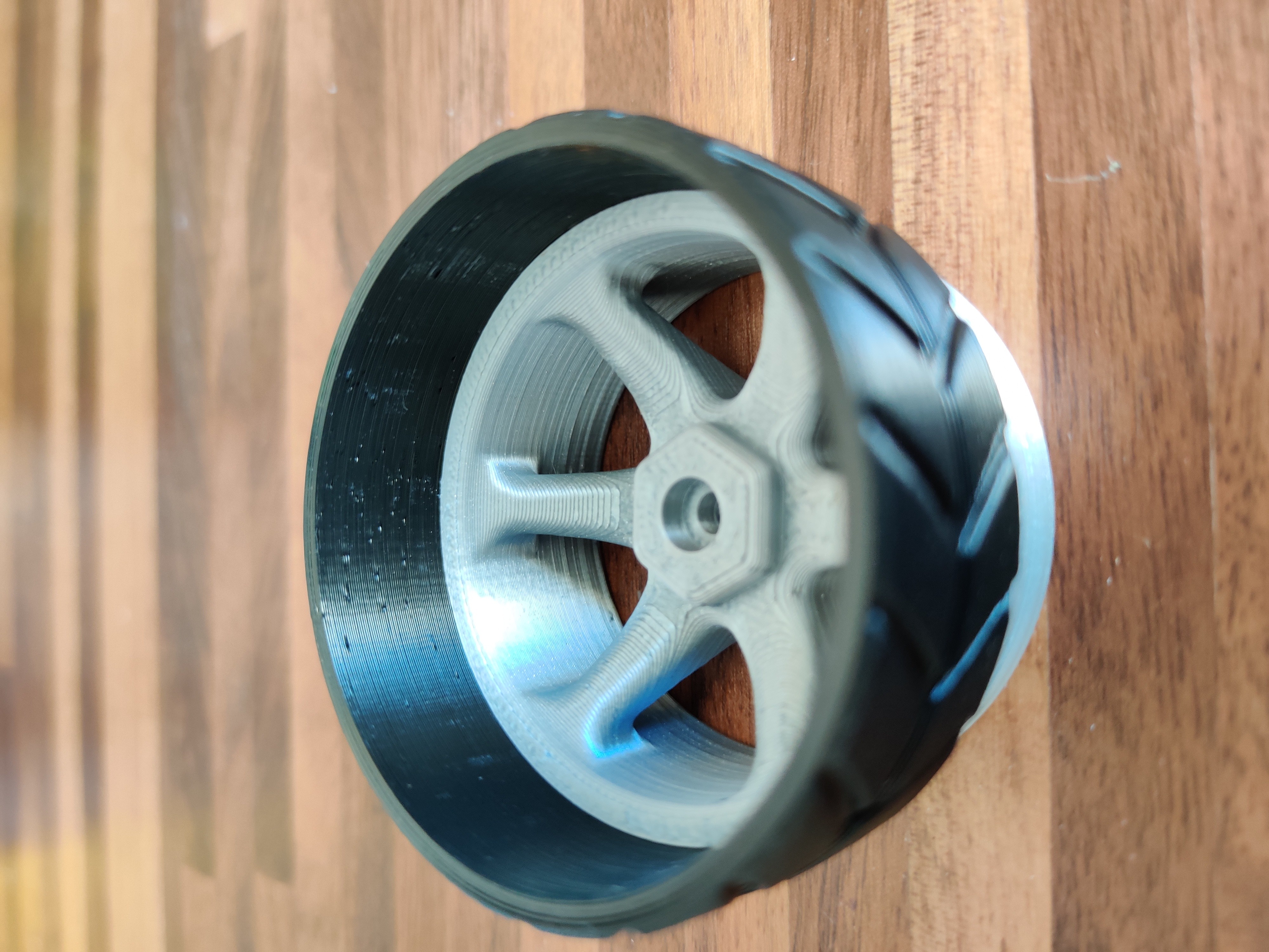 Tyre with smooth inner for gzumwalt car