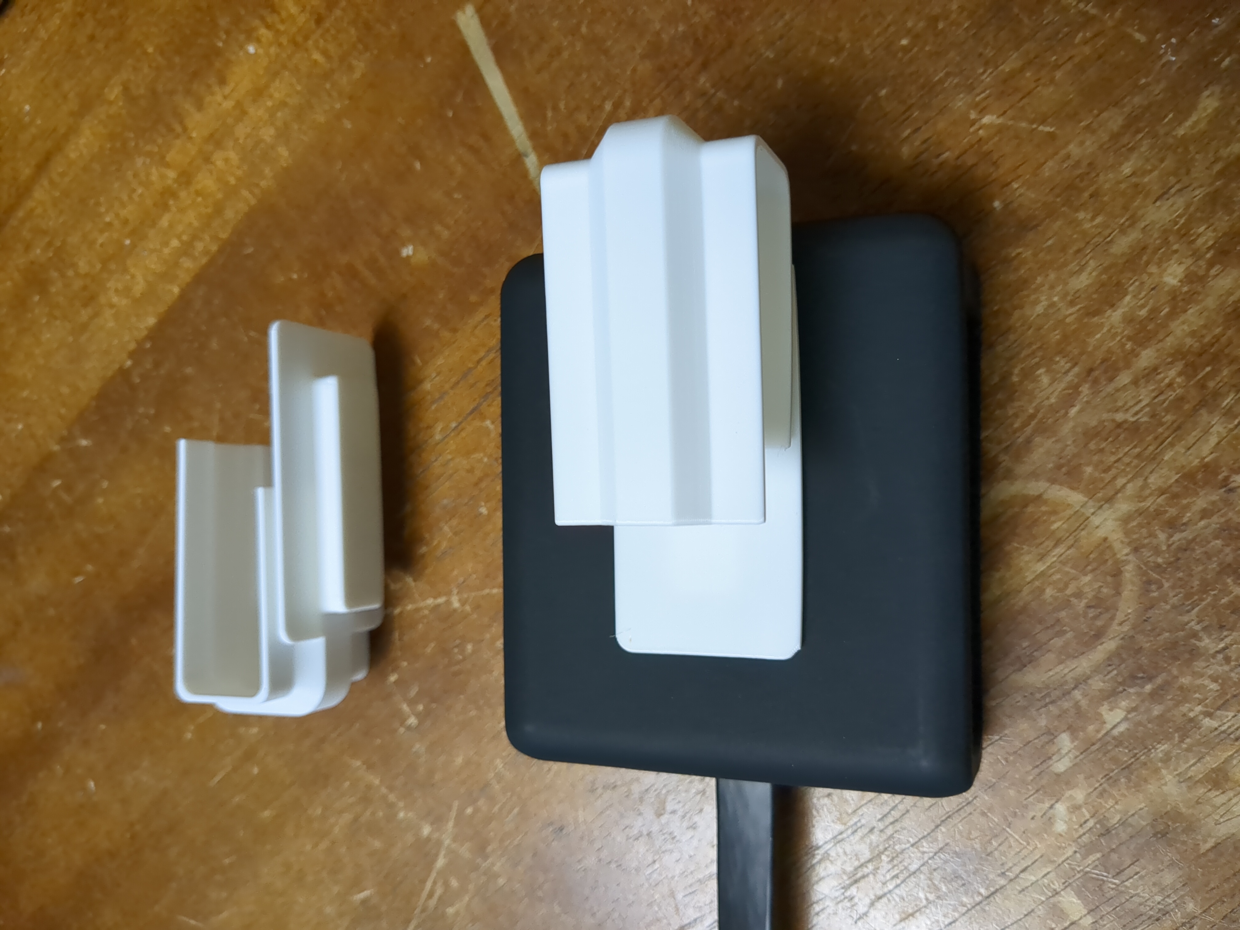 Desk Clamp with Cable Matters USB-C Hub Mount