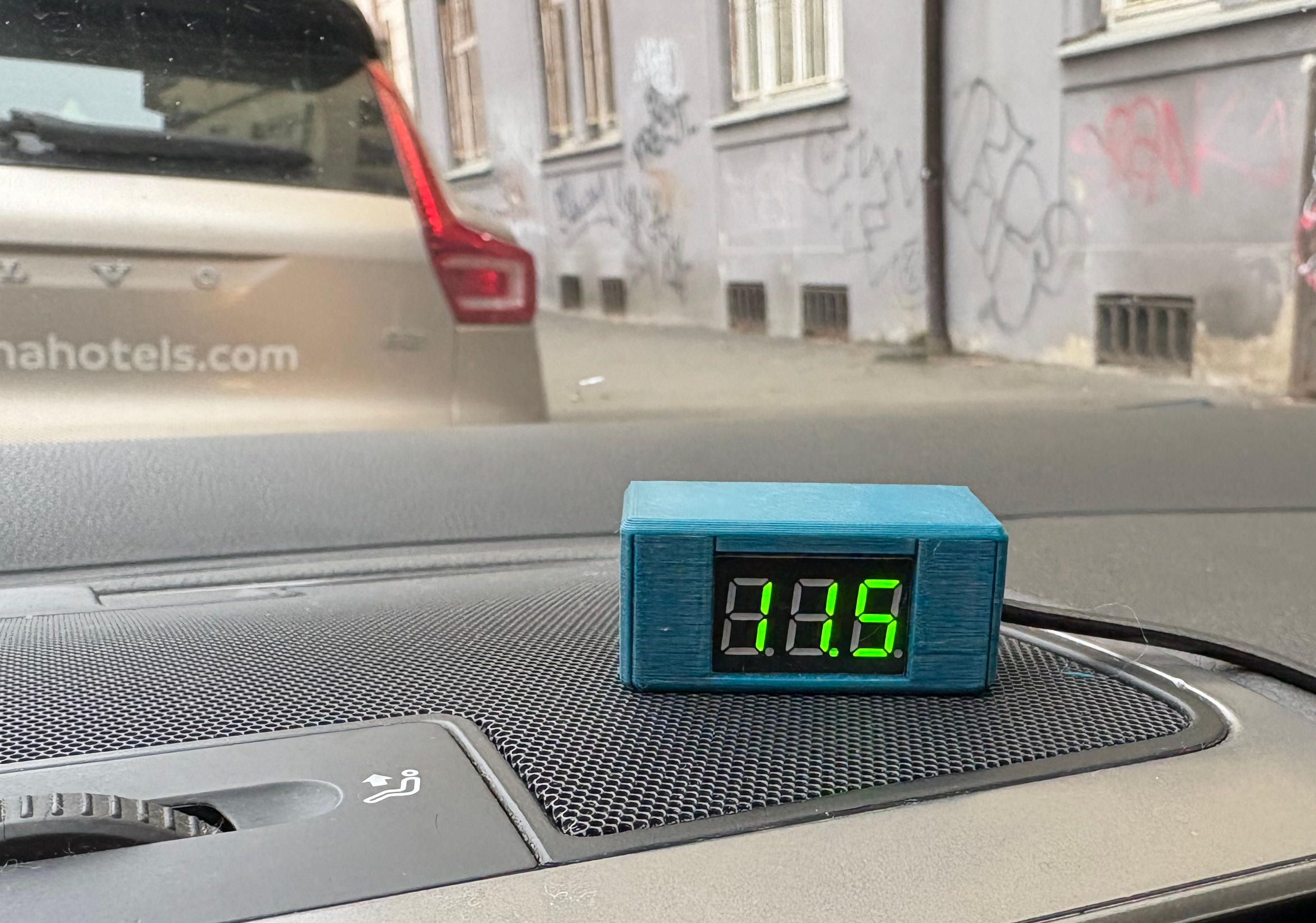Car battery voltmeter