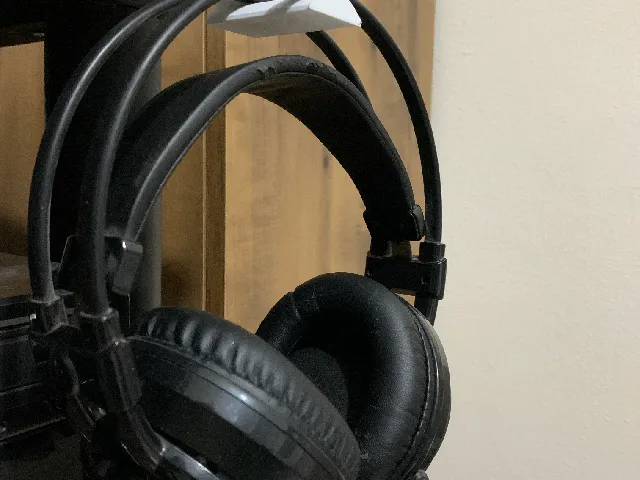 headphone holder