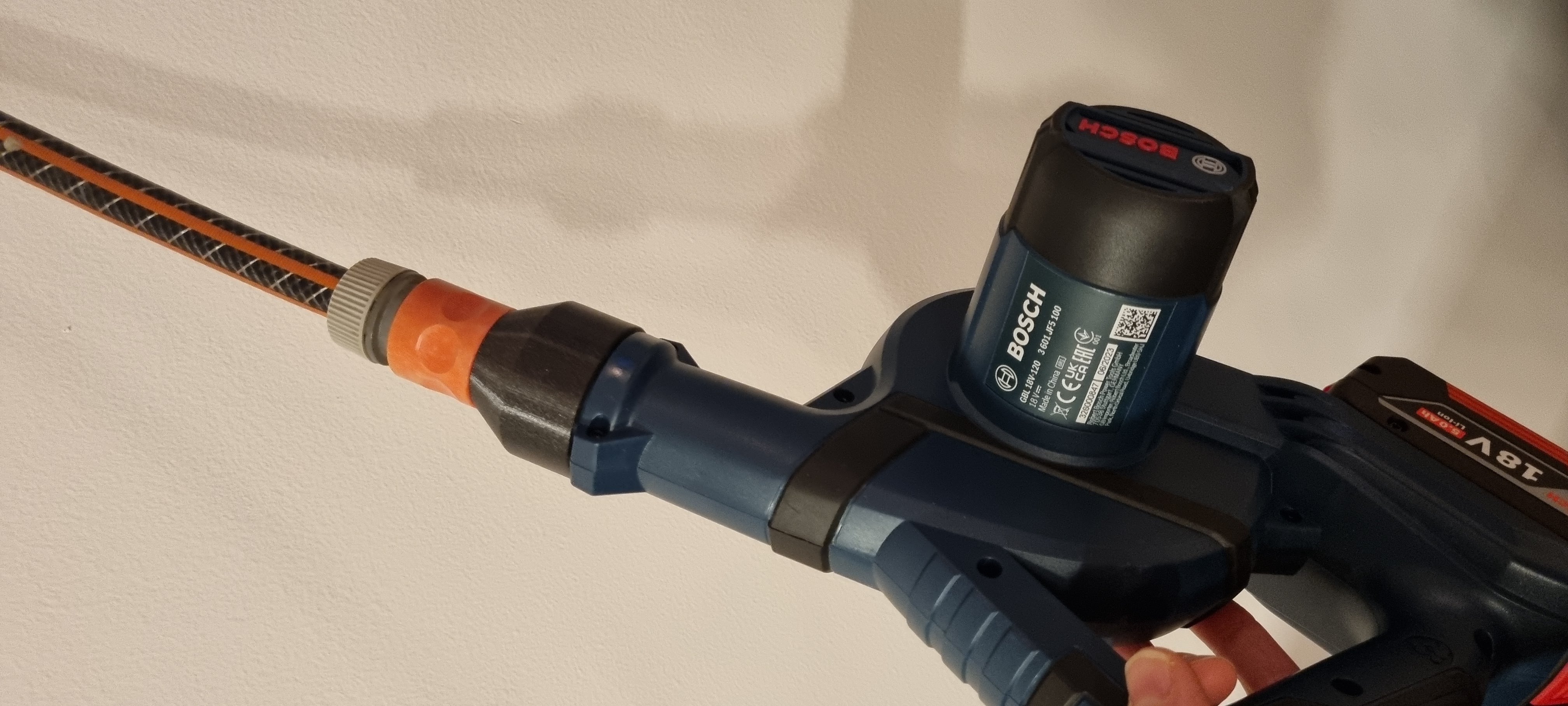Bosch GBL 18V-120 blower garden hose adapter