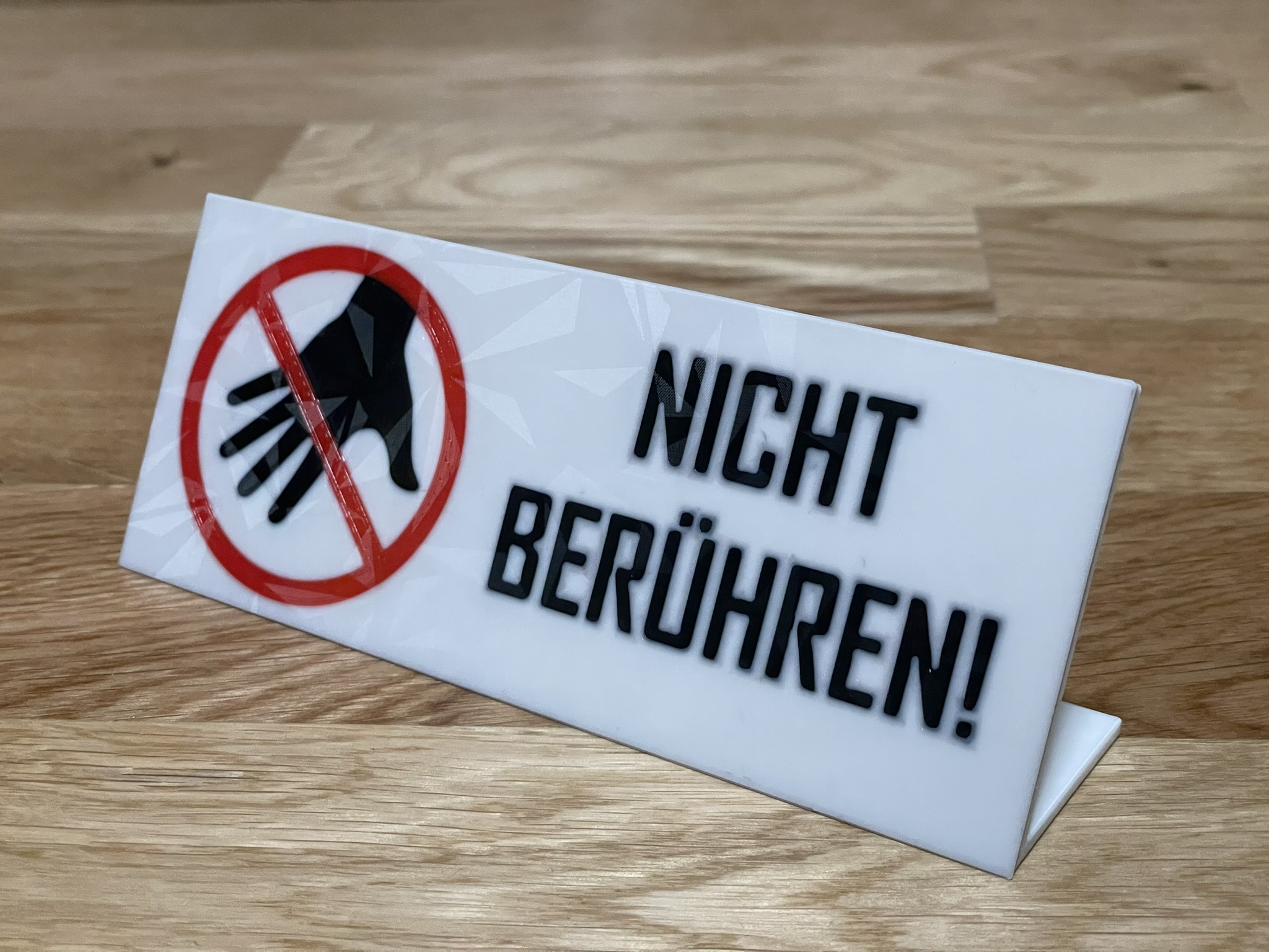 Schild "Nicht berühren!" / German sign: "Don't touch!"