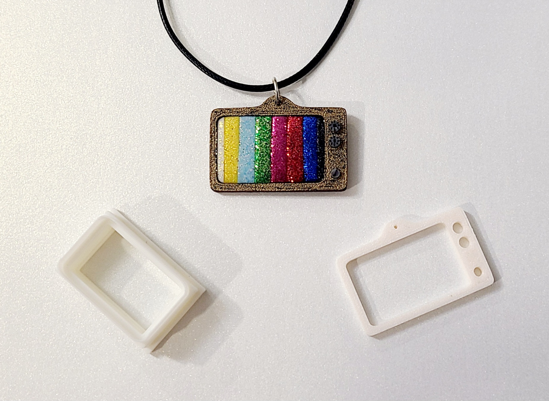 Retro TV Frame Pendant with polymer clay cutter