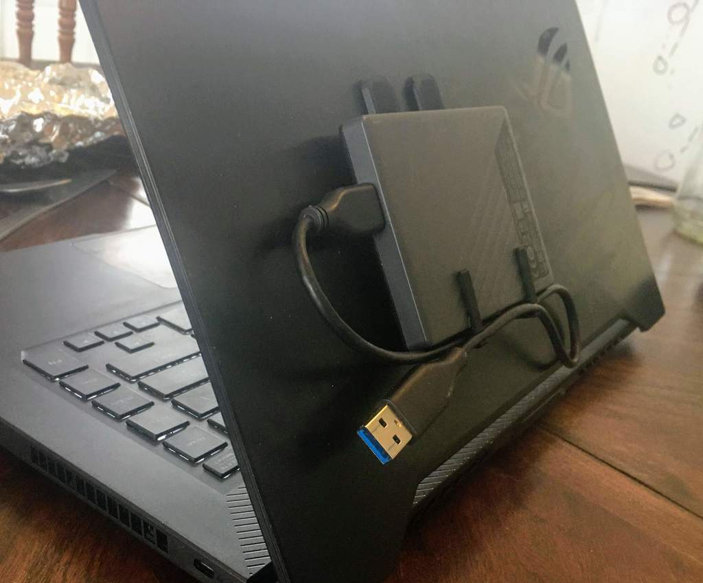 SlideDrive External Hard Drive mounting system for Laptop by Oliver