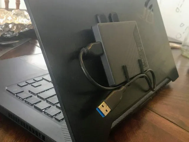 SlideDrive - External Hard Drive mounting system for Laptop