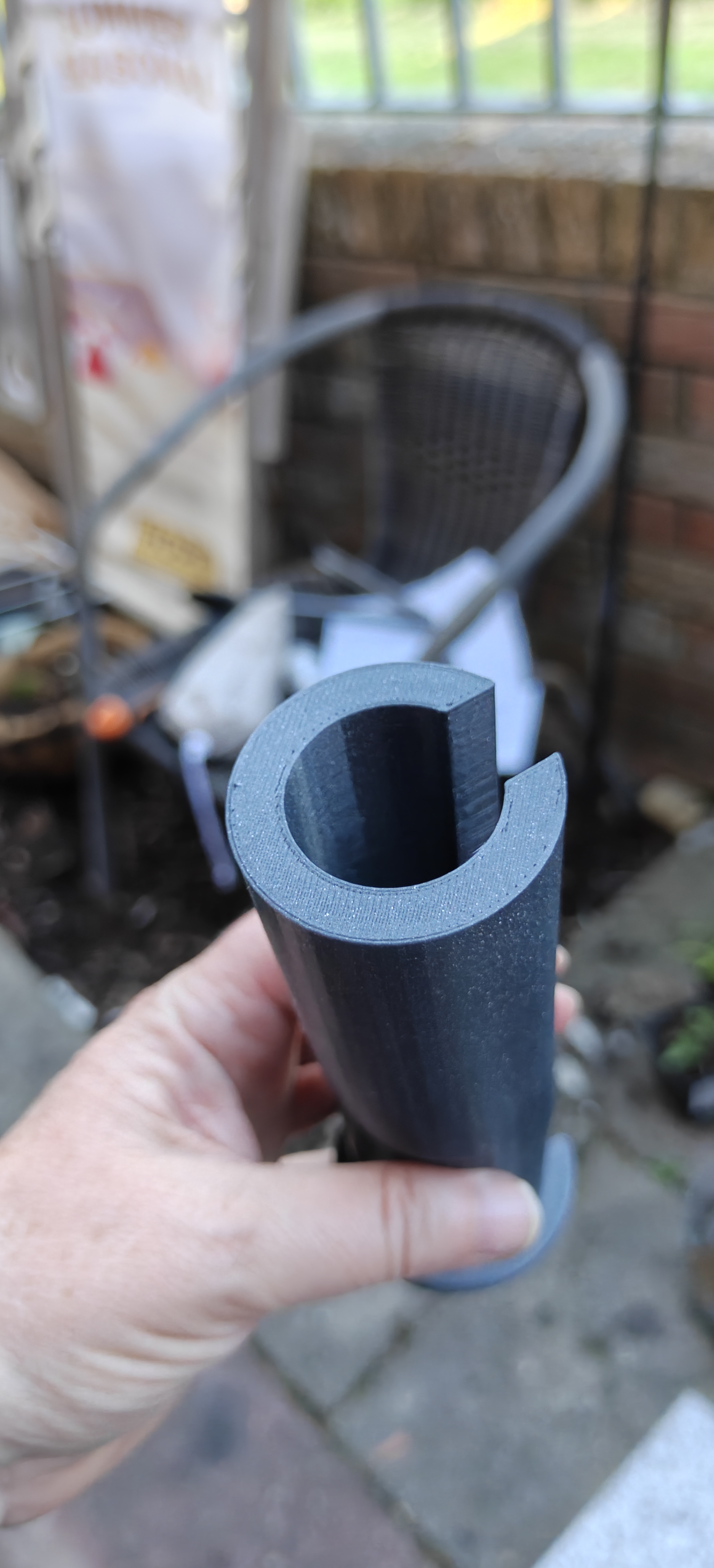 Parasol base adapter for 2.5cm poles to 4cm hole