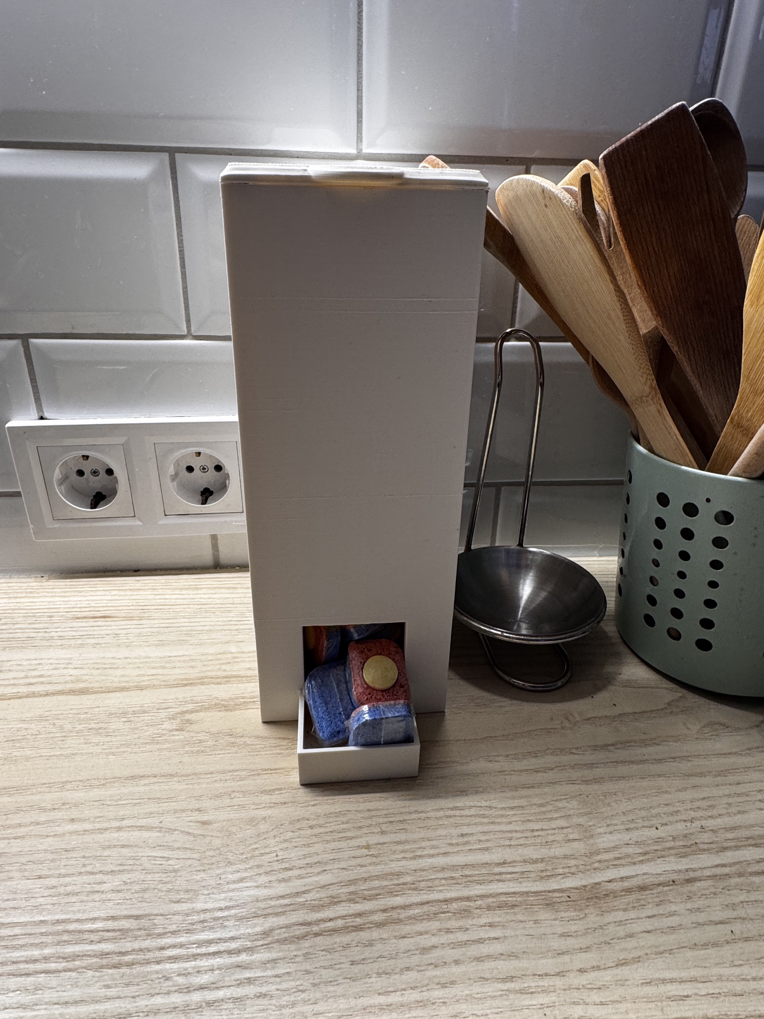 smaller dishwashing capsule bin / tablets holder (magnetic)