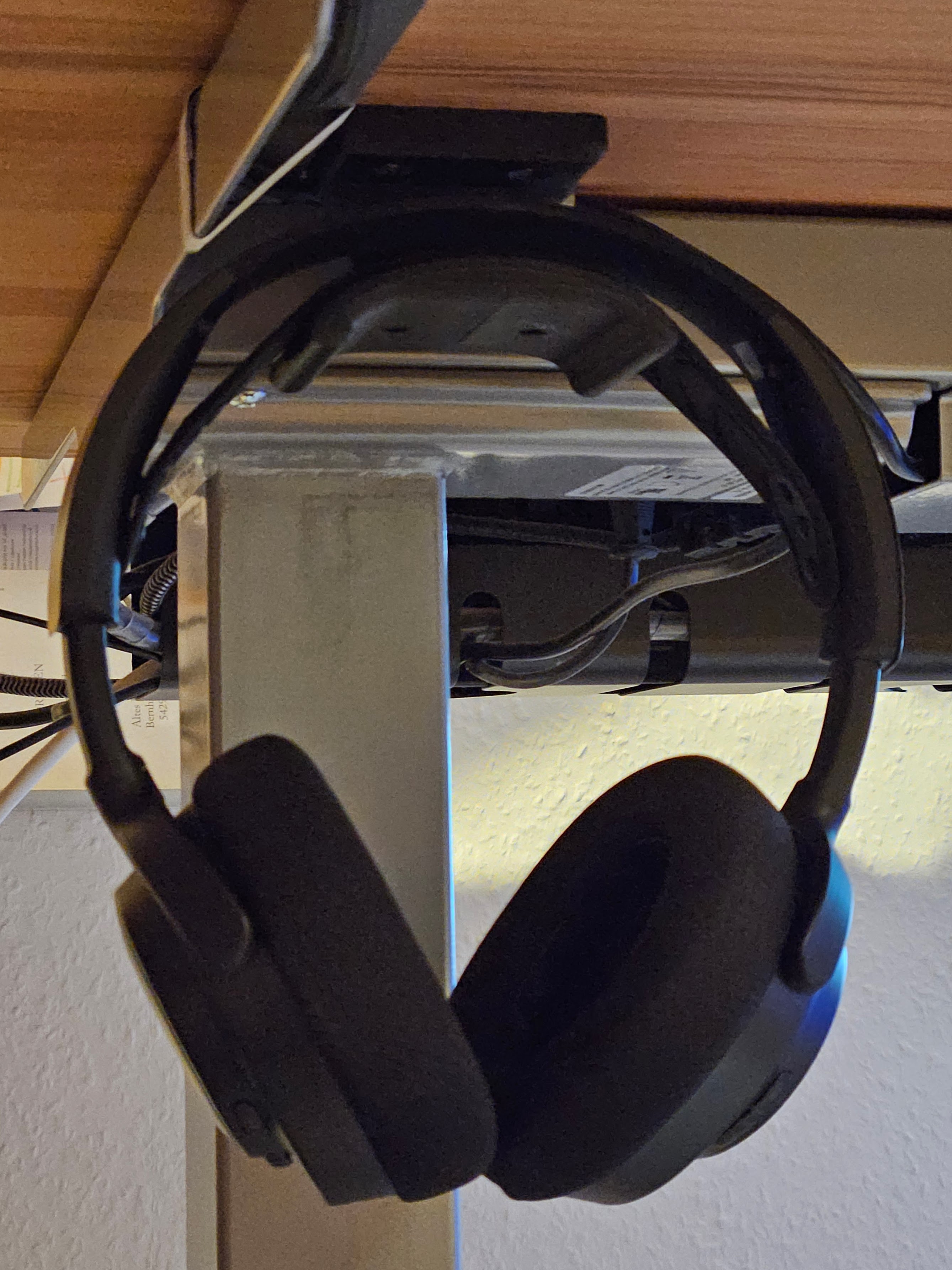 Under-Desk Headset Hanger – Minimal and Practical