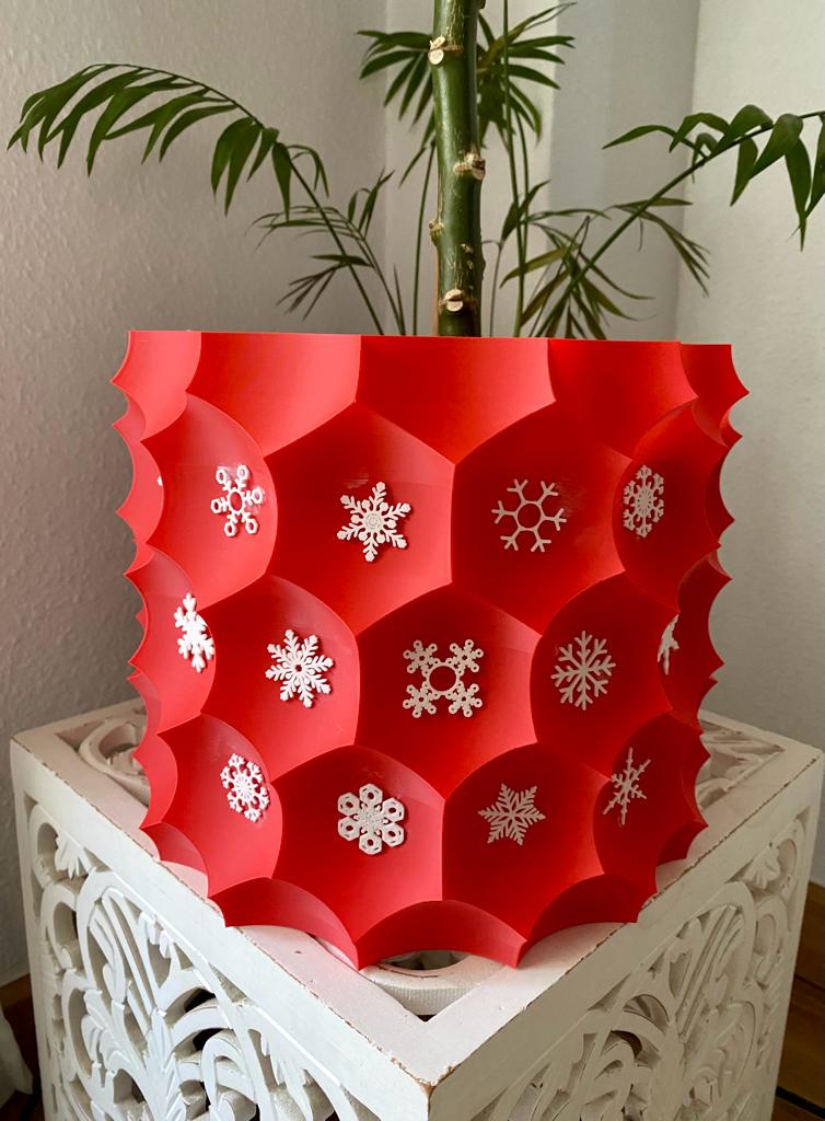 Christmas Remix Anti-sphere Plant pot and Planter with snowflakes - Vase mode design.