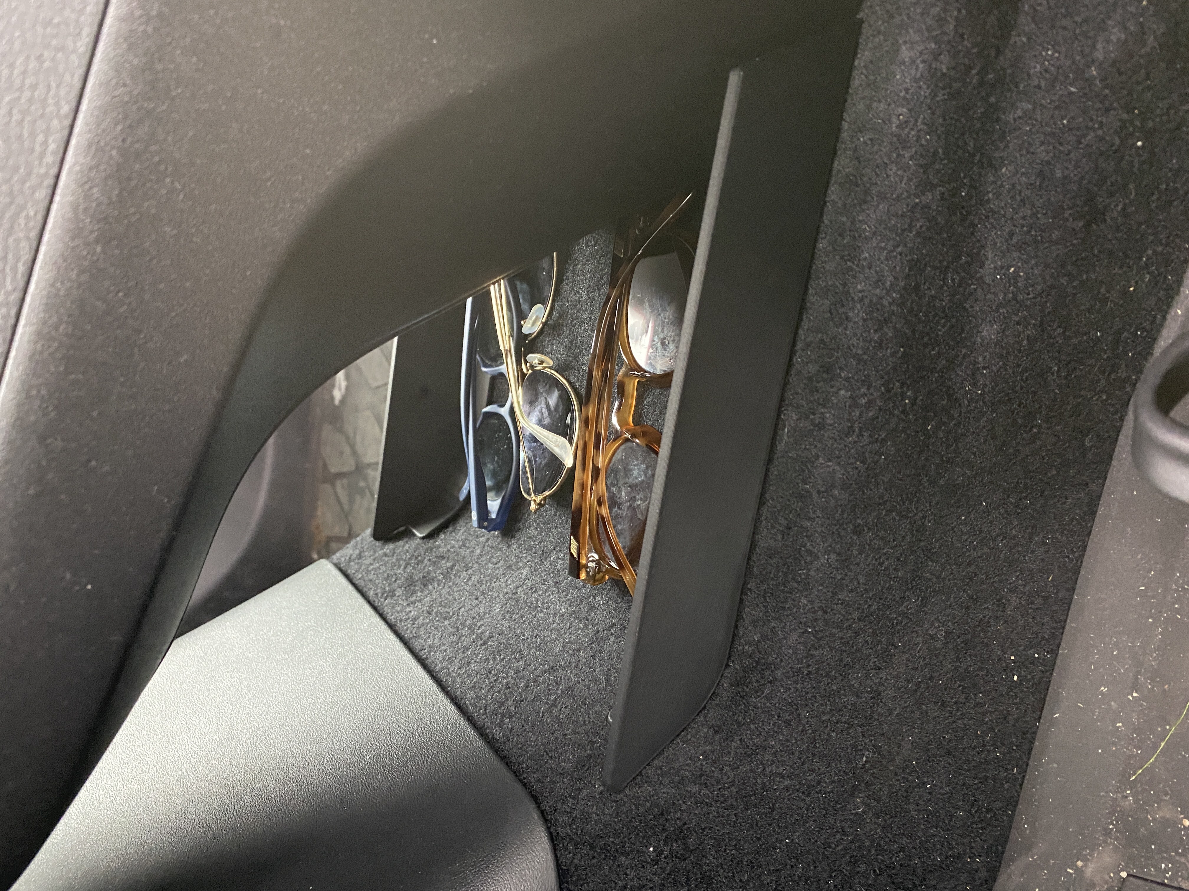 VW ID 4 center console walls
