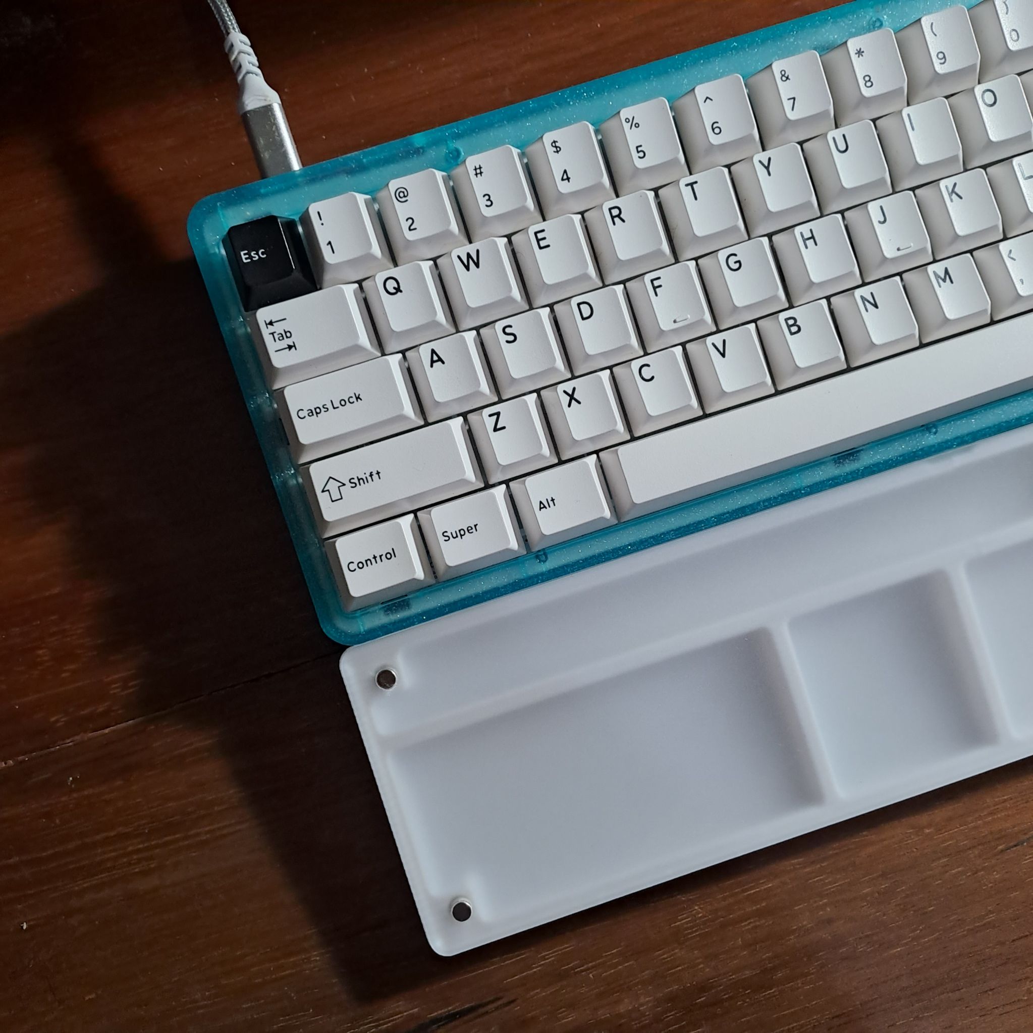 parametric-keyboard-wrist-rest-and-storage-by-theonaldovncts
