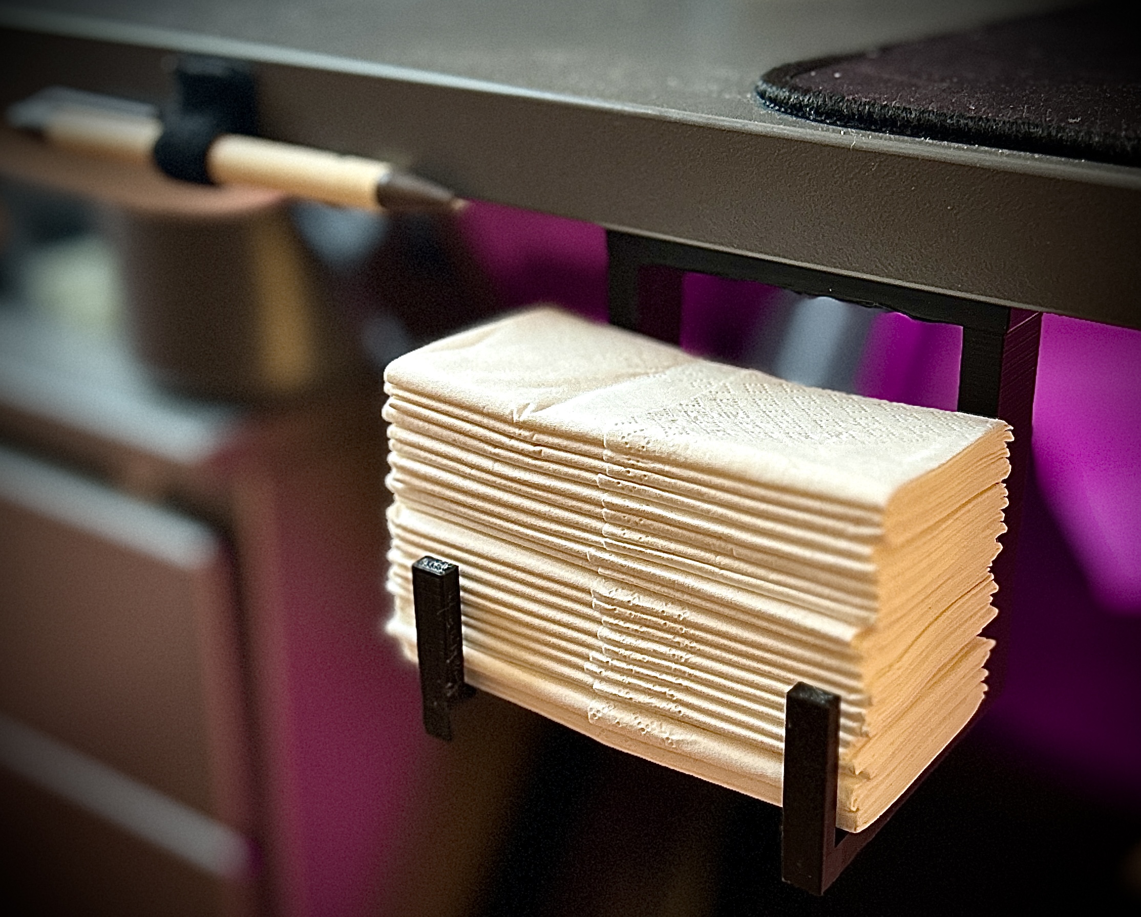 Tissue / Tempo Desk-Holder