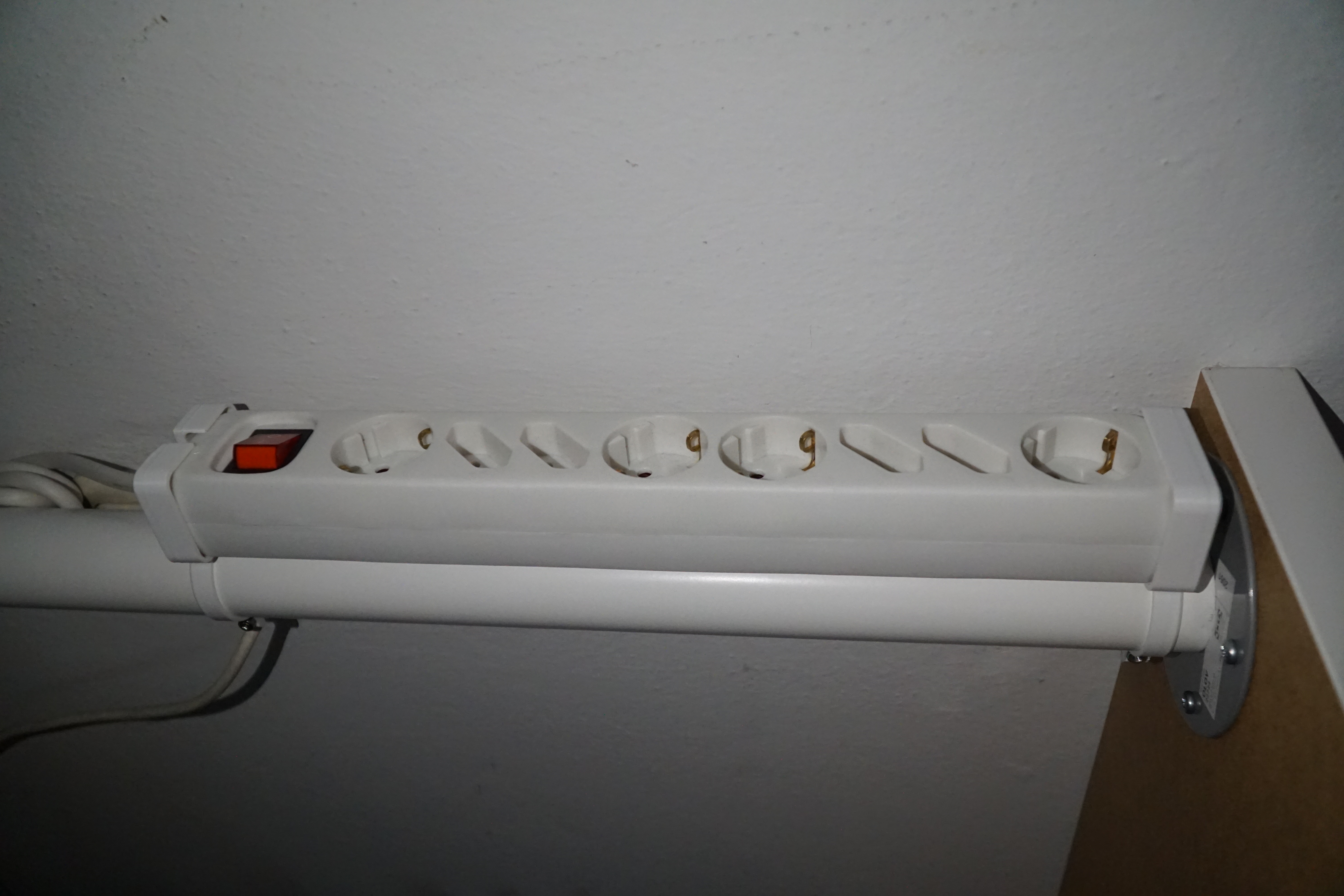 Powerstrip mount for IKEA leg