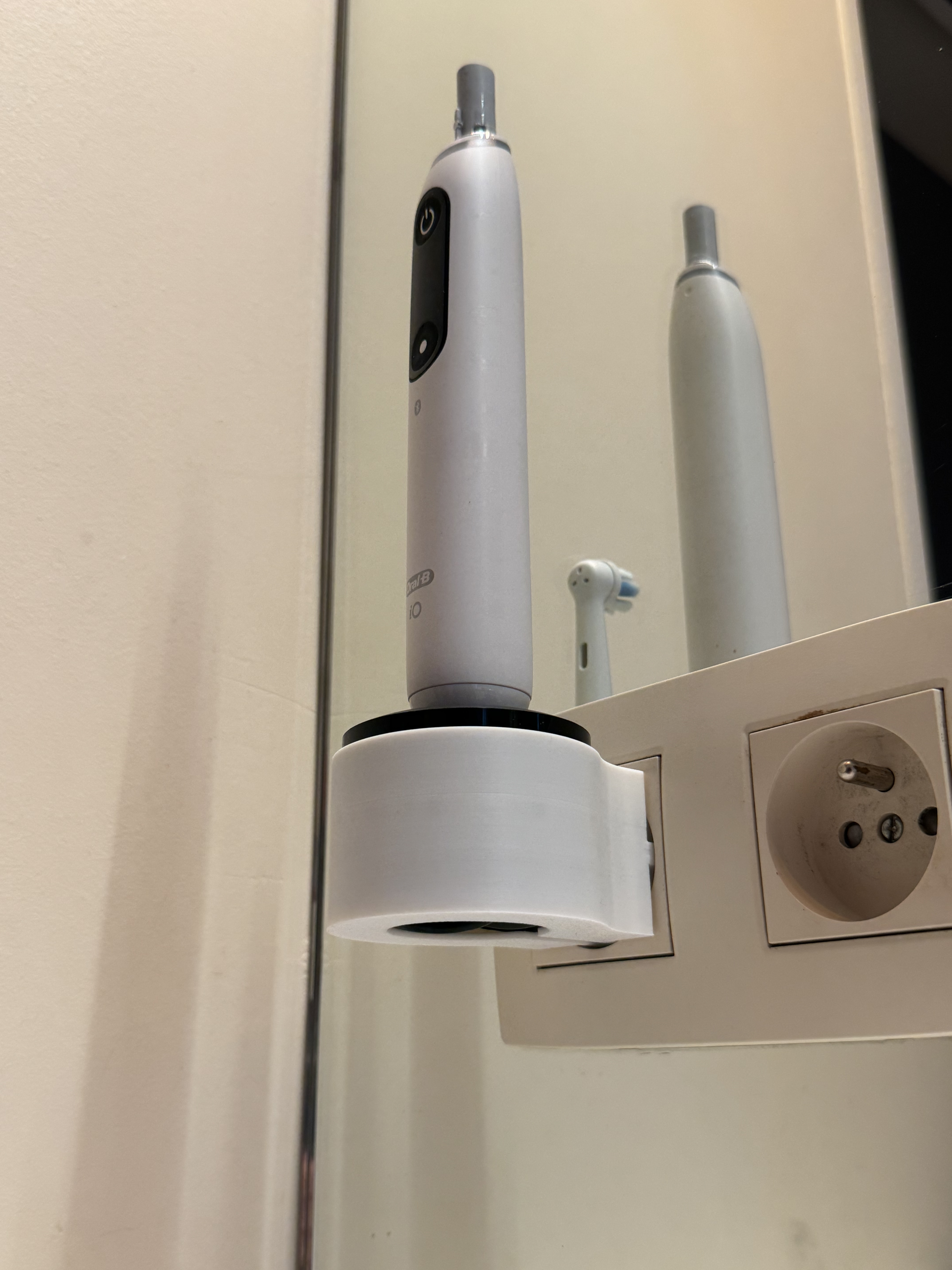Oral-B IO Floating Socket Charging Stand [without support] [without screw] [Schuko]