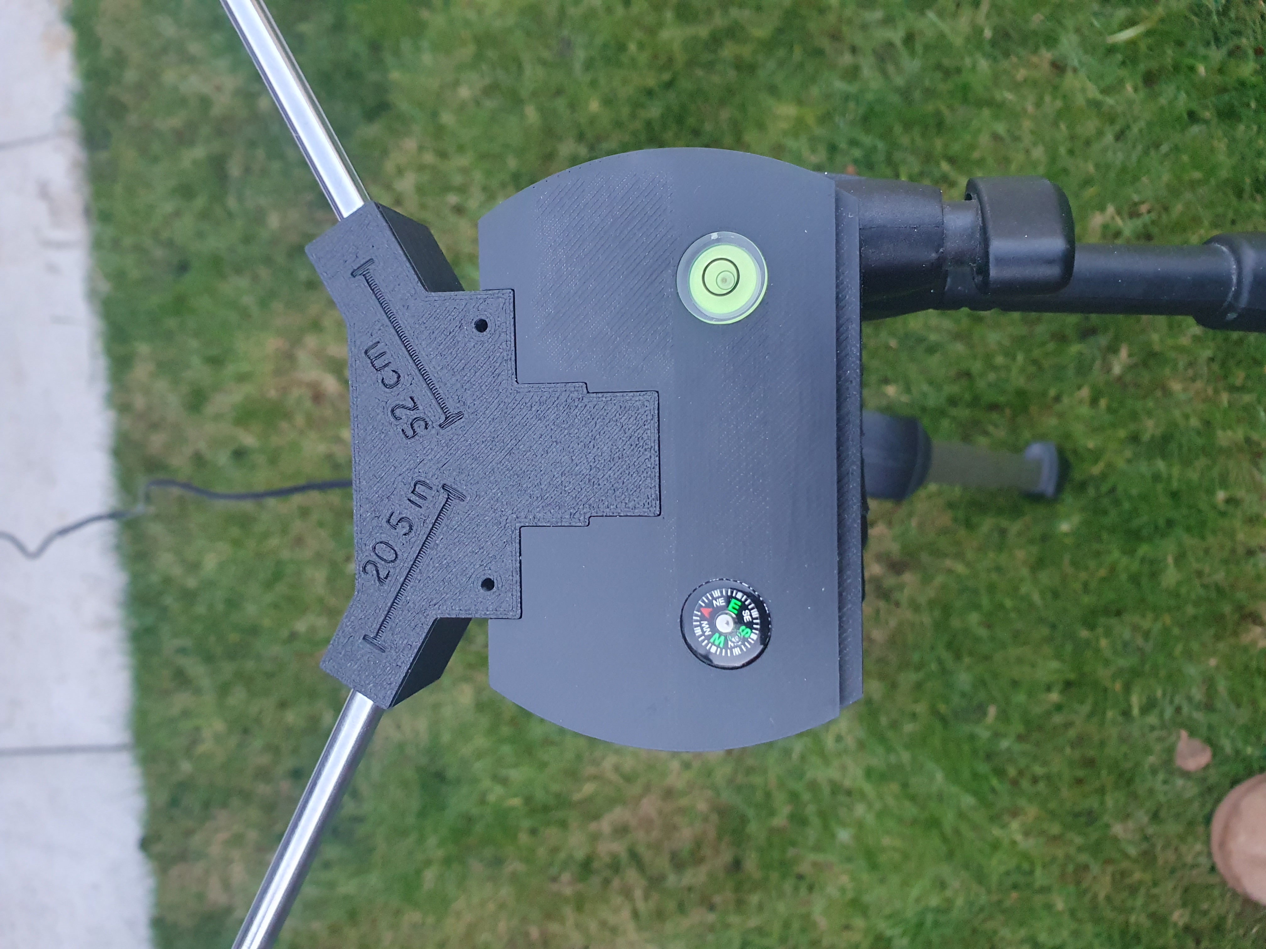 Dipole antenna mounnt for satelllite imagery