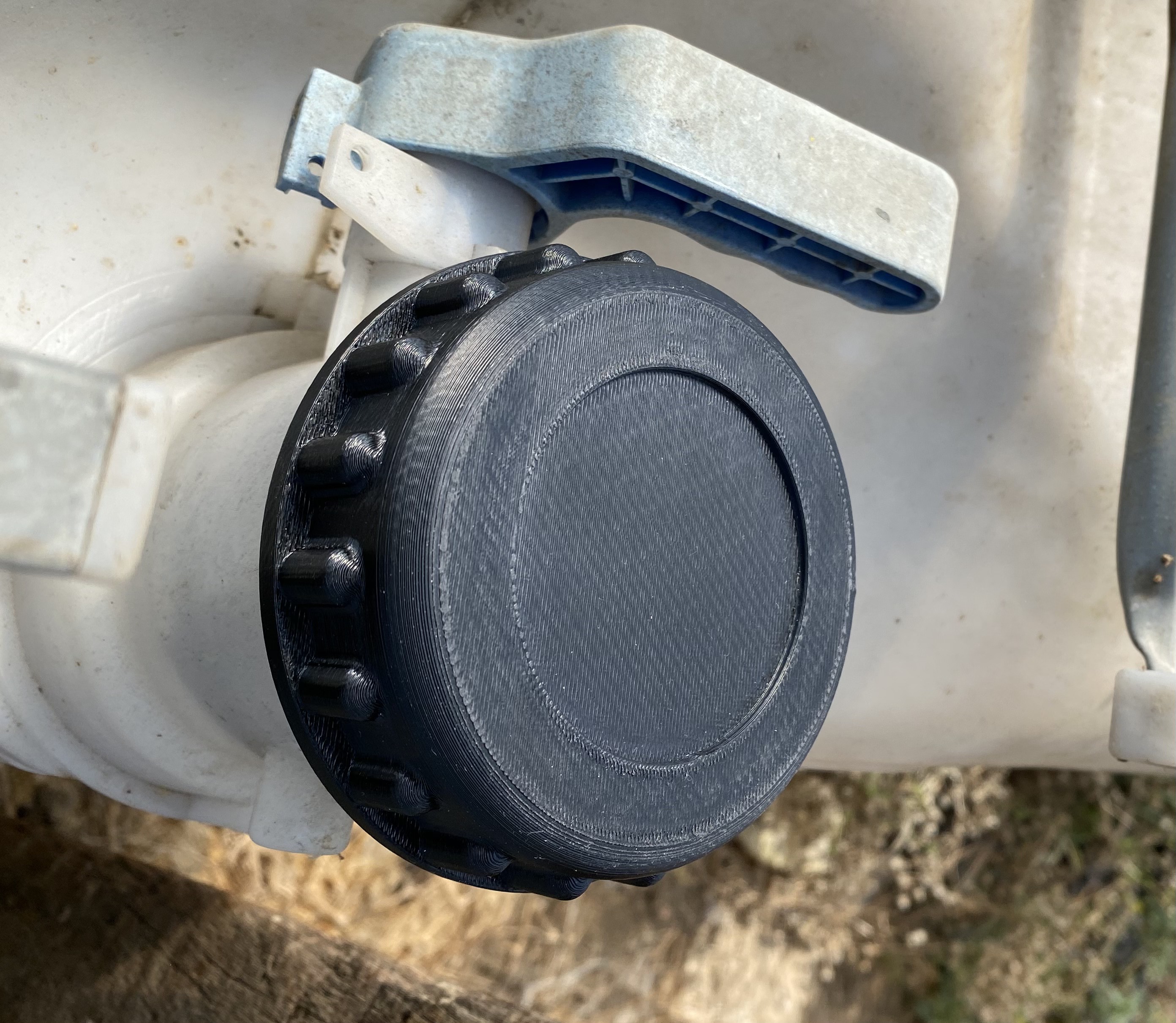 Cap for IBC tank
