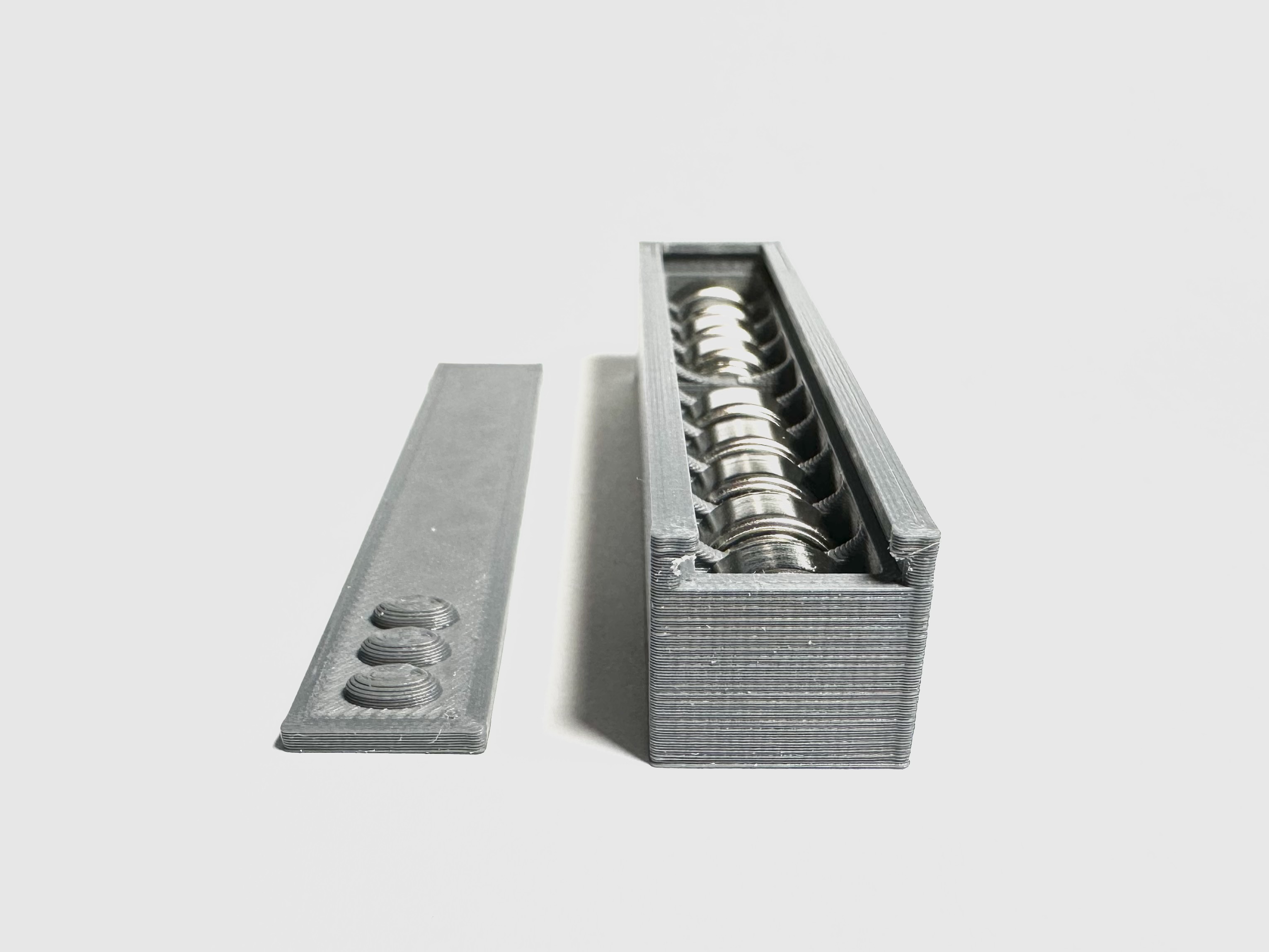 LR44 / AG13 Cell Battery Holder with Lid by nicknyr23 Download free