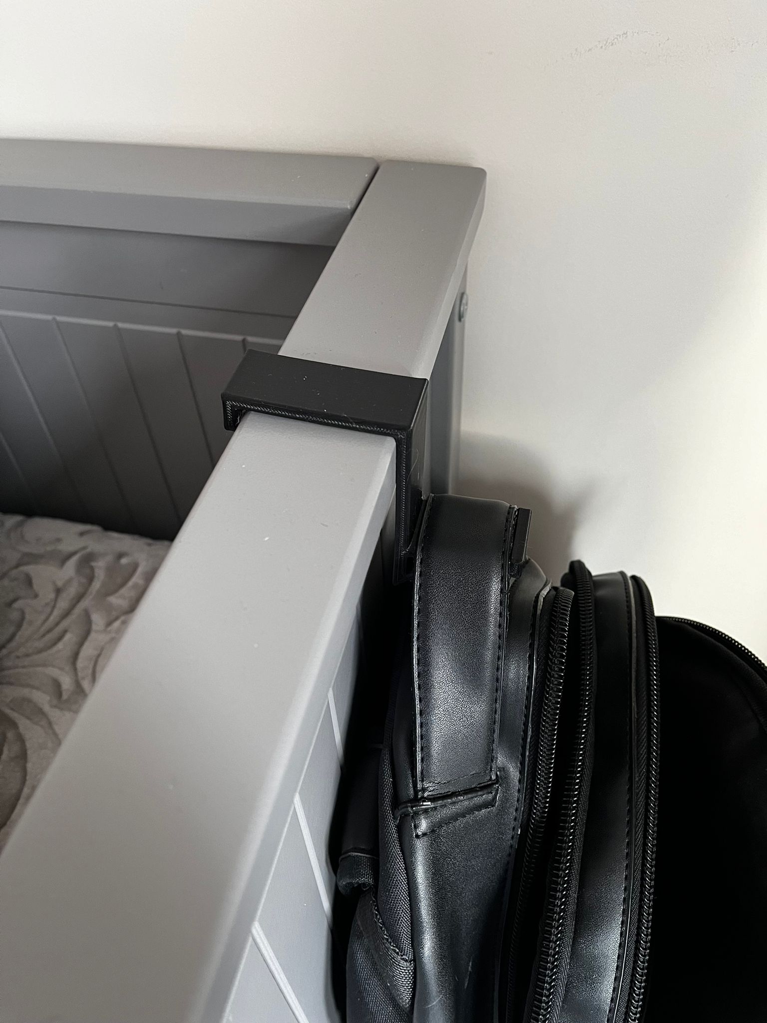 Bag Hanger for Hemnes Sofa