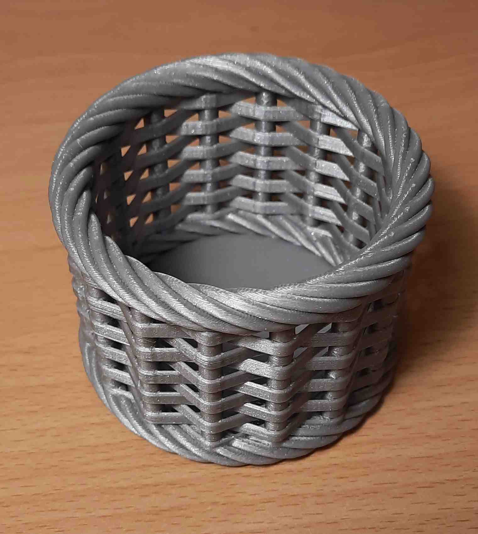 Miniatura 2 do modelo 3D Small woven basket