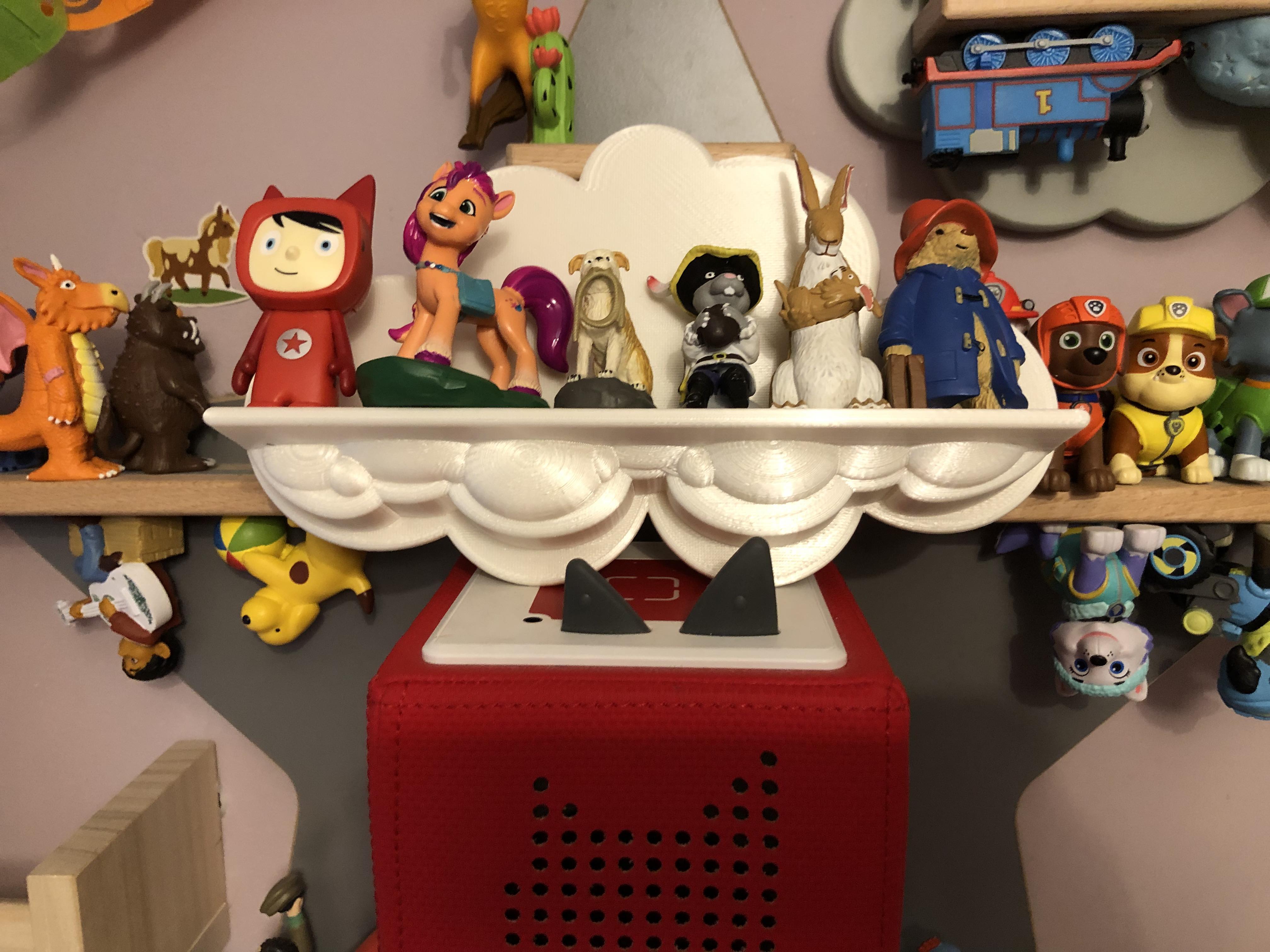Tonie Shelf for magnetic strip