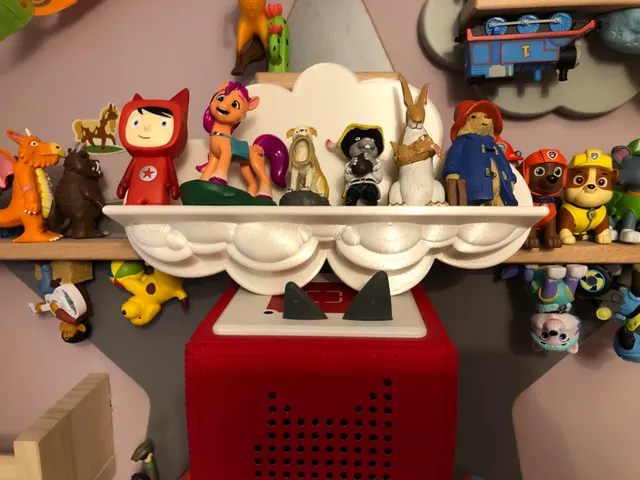 Tonie Shelf for magnetic strip