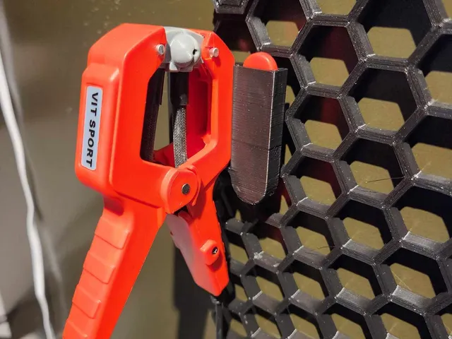 Filament connector honeycomb wall storage mount