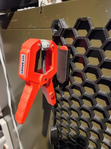 Filament connector honeycomb wall storage mount