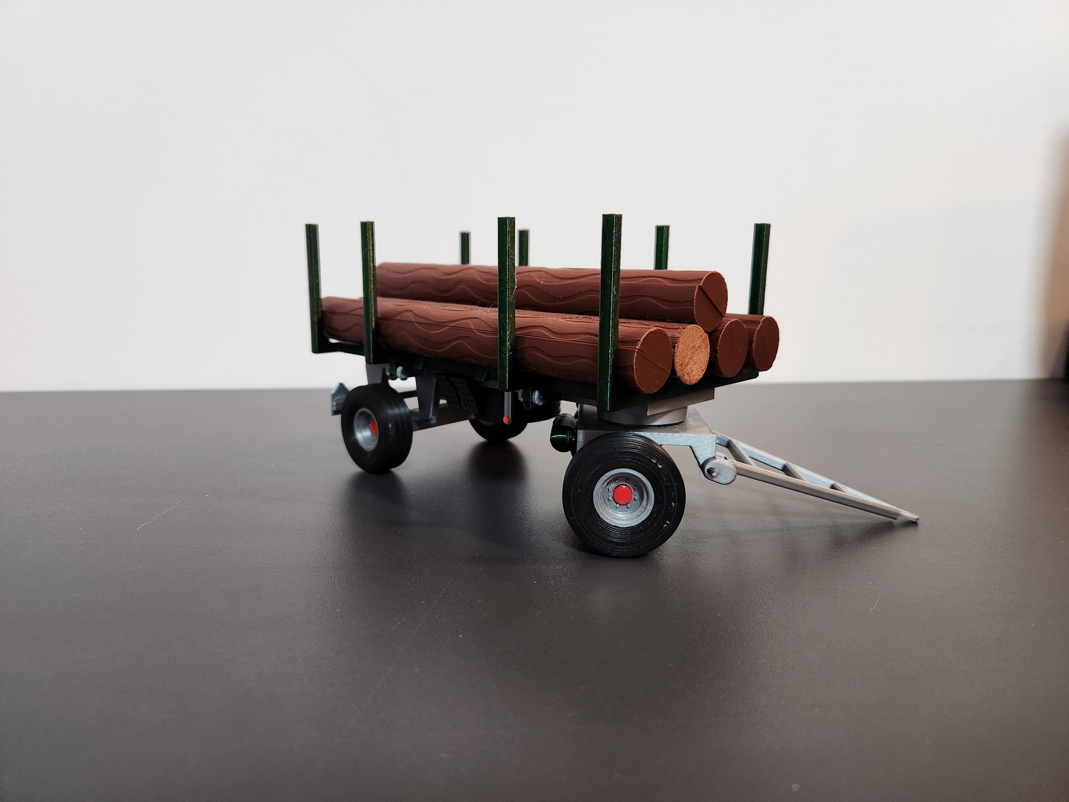 vlek 9t s nástavbou na klády/ 9t trailer with wooden logs superstructure