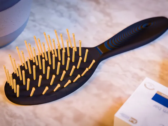 3D-Printed Everyday Hairbrush: Functional and Aesthetic