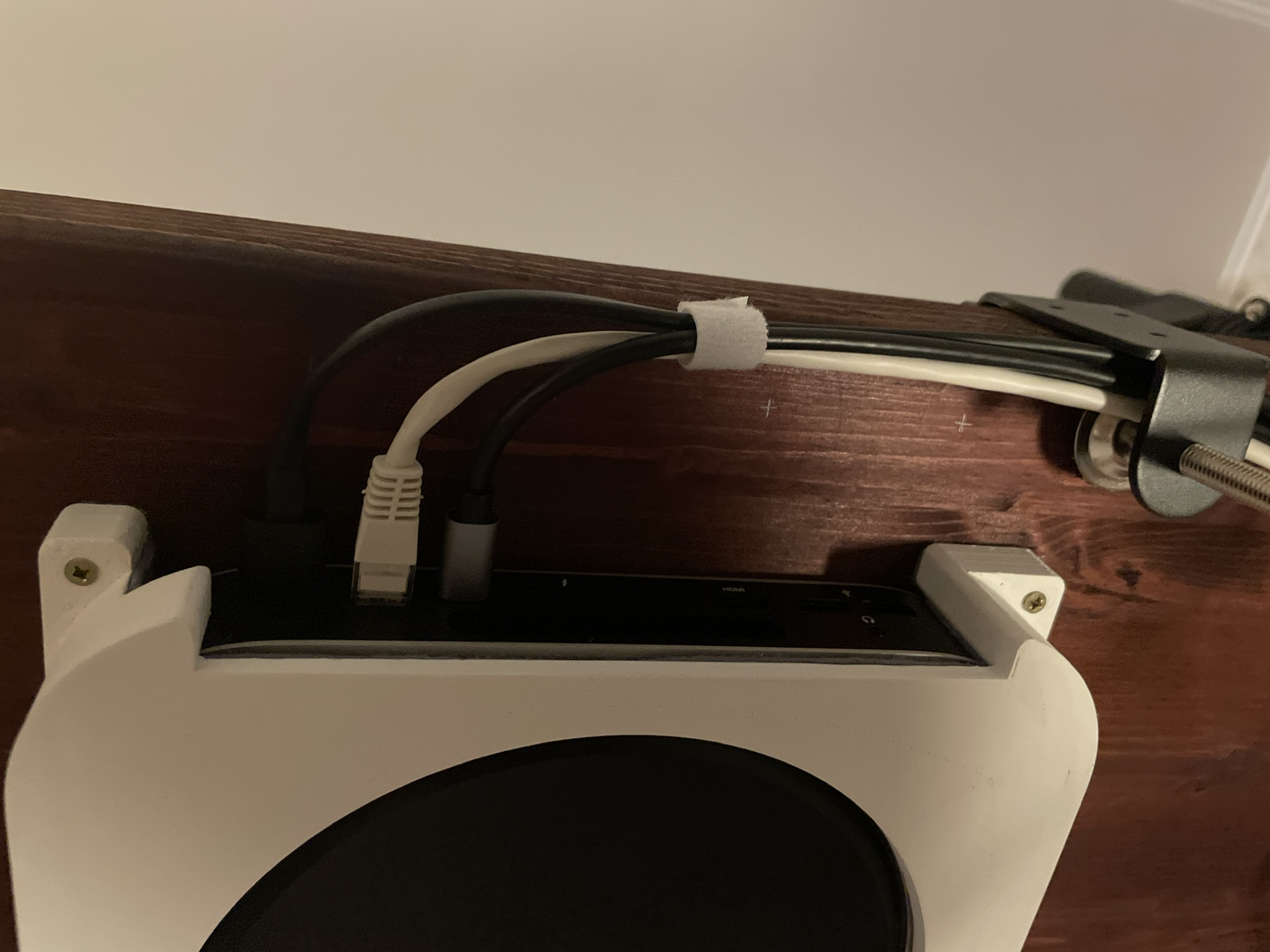 Miniatura 5 do modelo 3D Mac mini mount (under the desk)