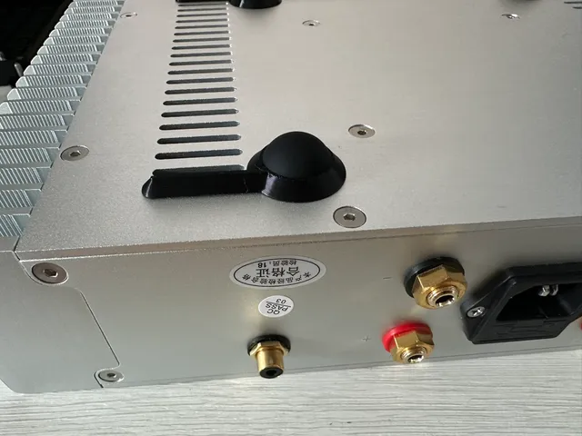 JLH 1969 amplifier - rubber feet holder