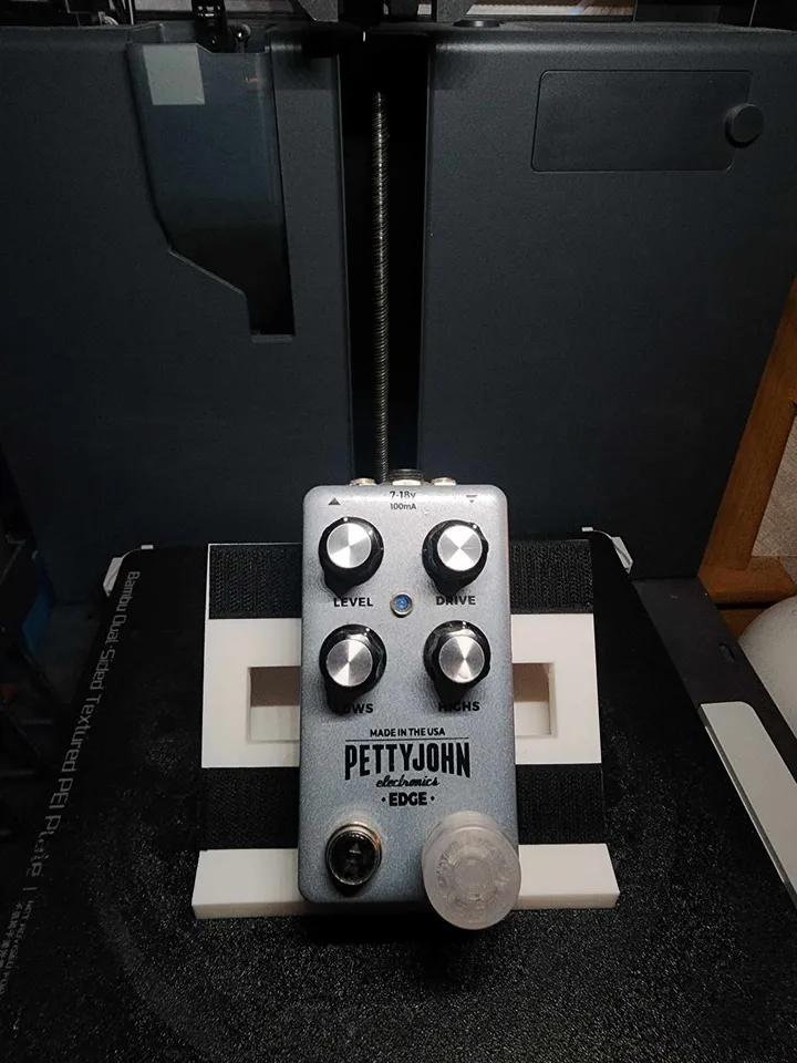 Guitar sales pedal stand