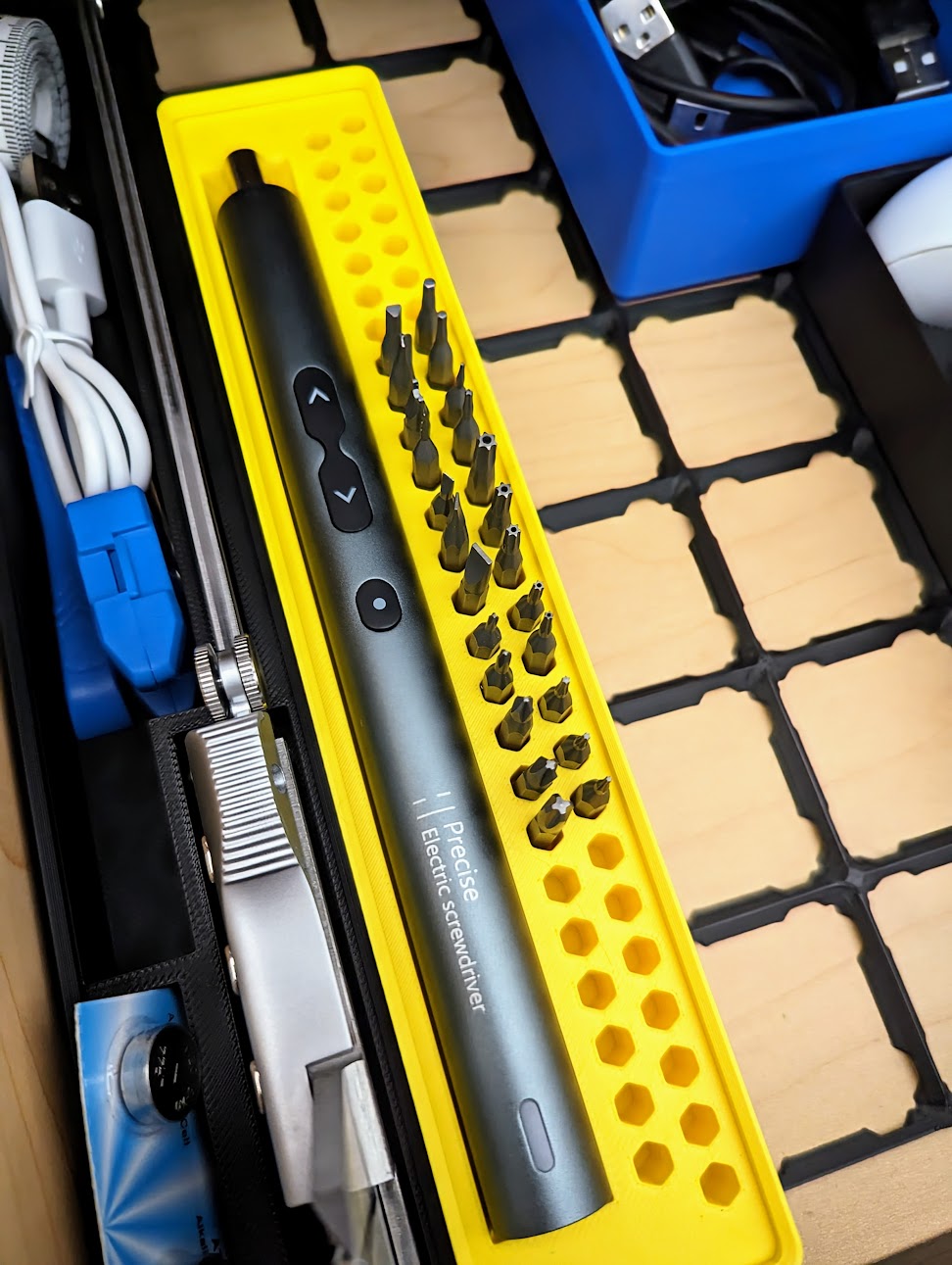Miniatura 2 do modelo 3D Gridfinity Precise Electric Screwdriver Bin
