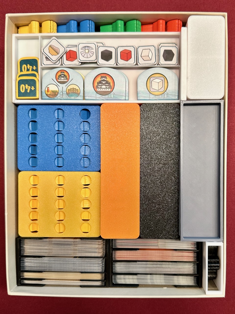 The White Castle insert VERSION 3 (supports sleeves, integrated meeple grids)