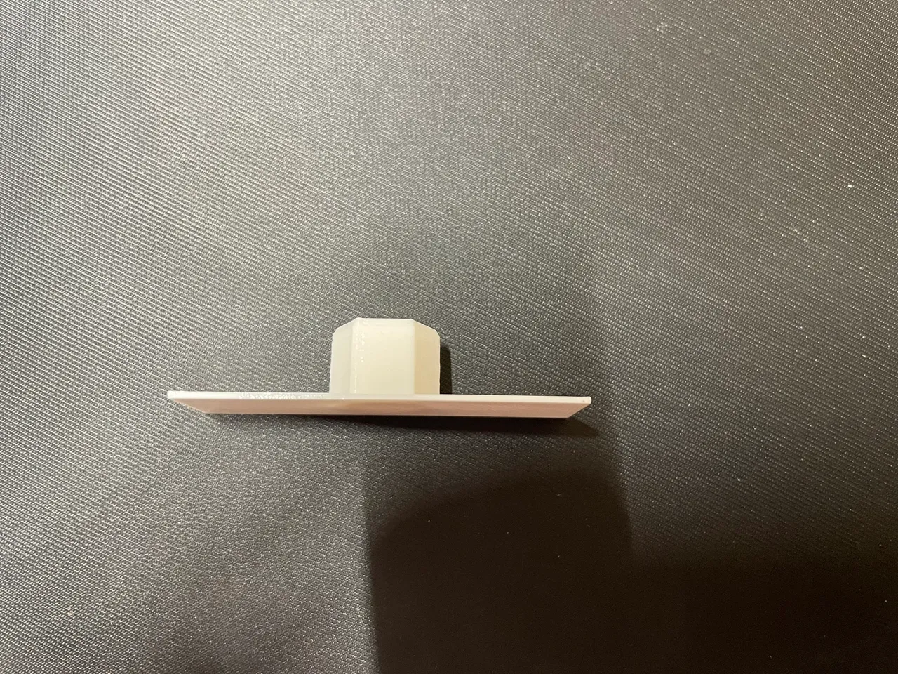 Honeycomb Wall Command Strips Mount by gminnick | Download free STL ...