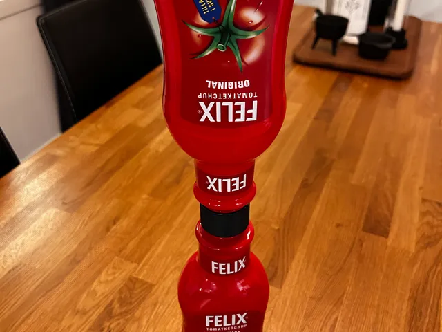 Felix Ketchup Bottle Coupler