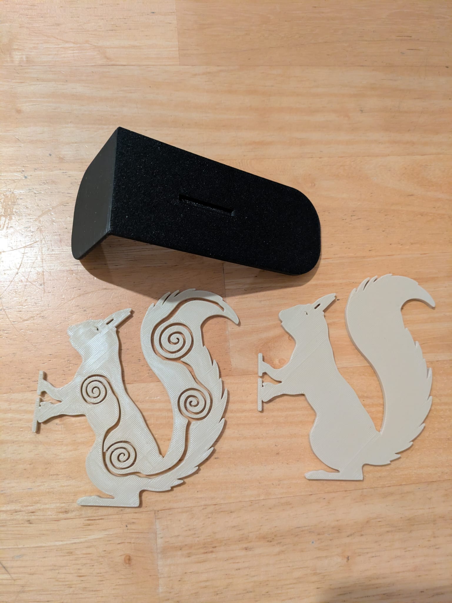 Squirrel Book Stand — thumbnail 3